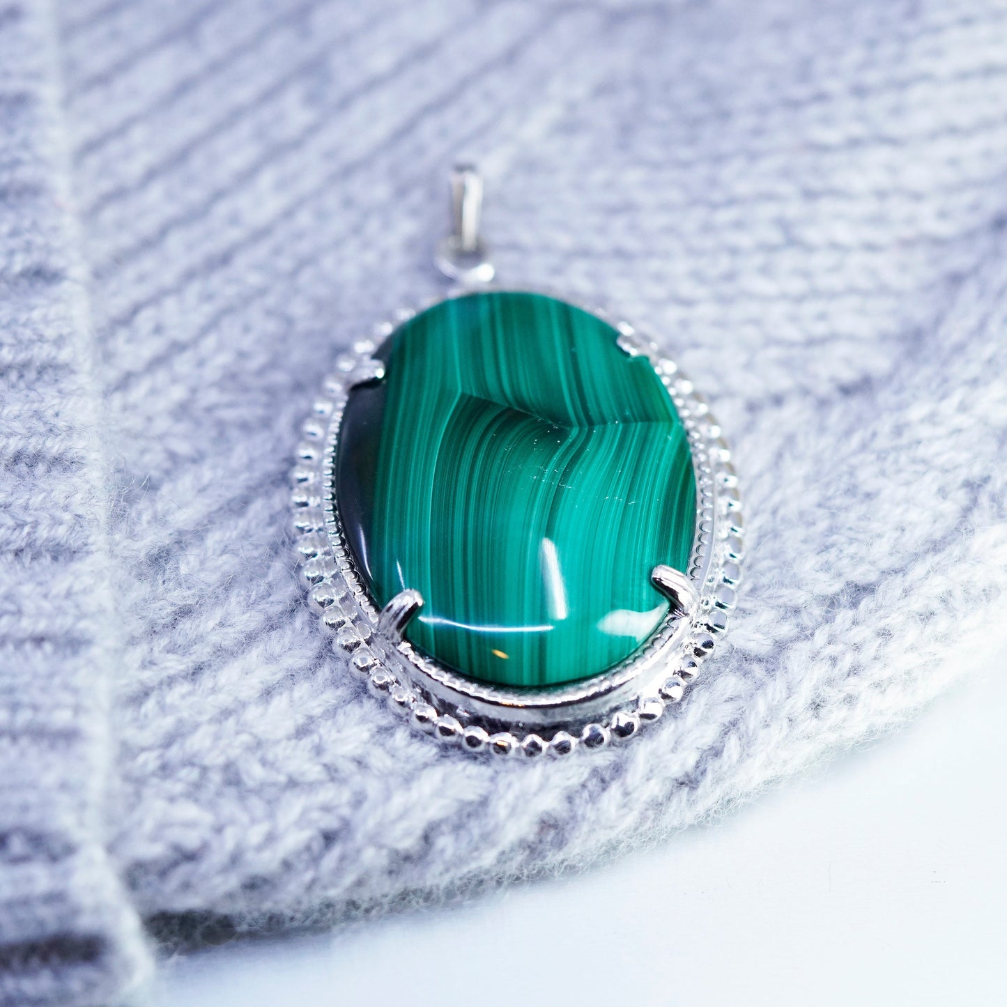 Vintage sterling 925 silver handmade oval pendant with malachite