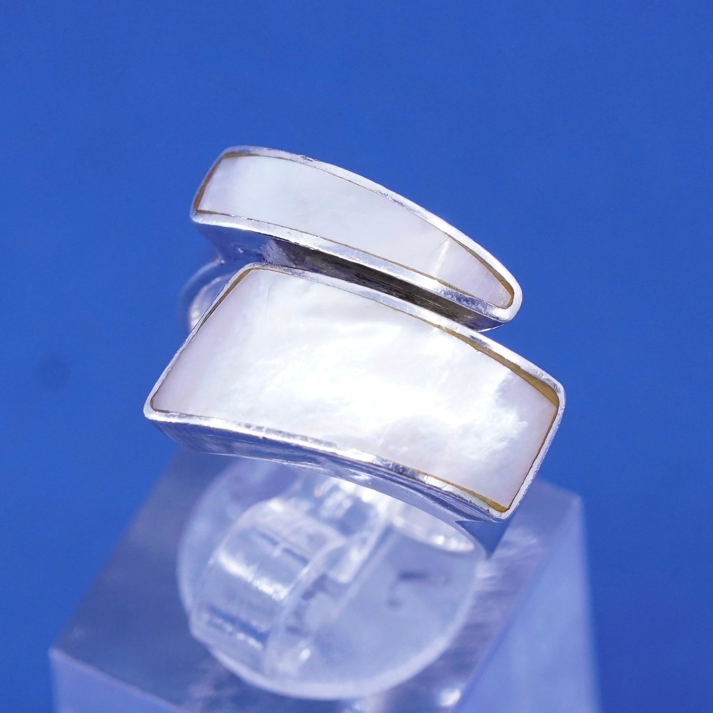 Size 7, vintage Sajen Sterling 925 silver statement ring with mother of pearl