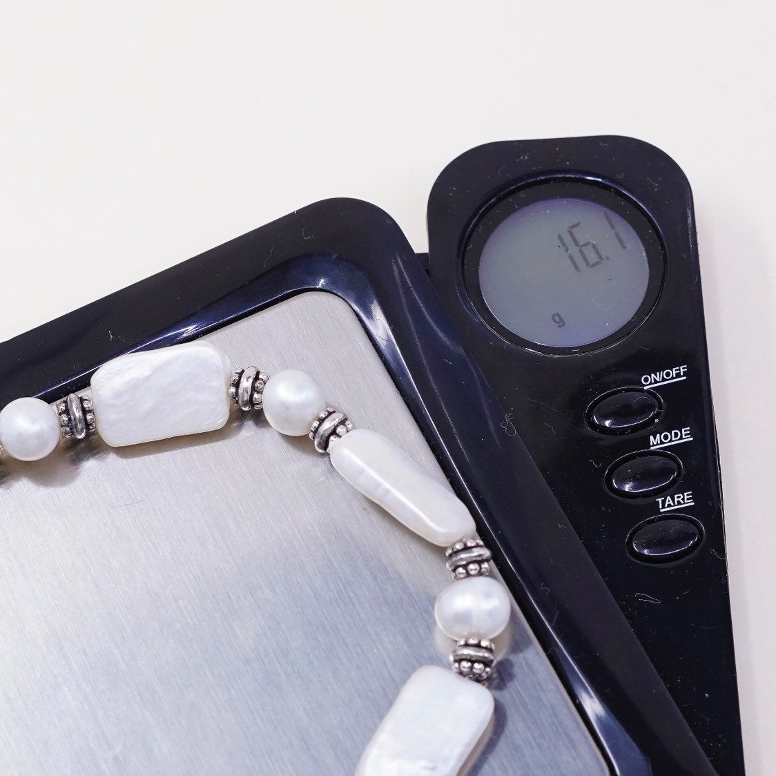 7.75", VTG handmade bracelet, pearl beads w/ 925 beads and toggle closure