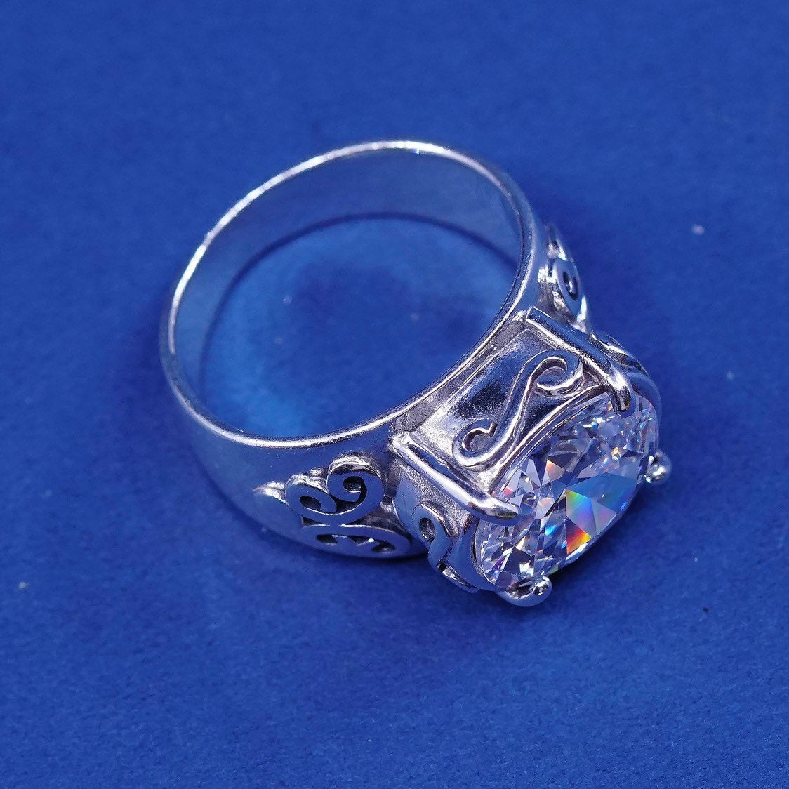 Size 8, vtg Sterling silver handmade ring, 925 cocktail ring w/ cz