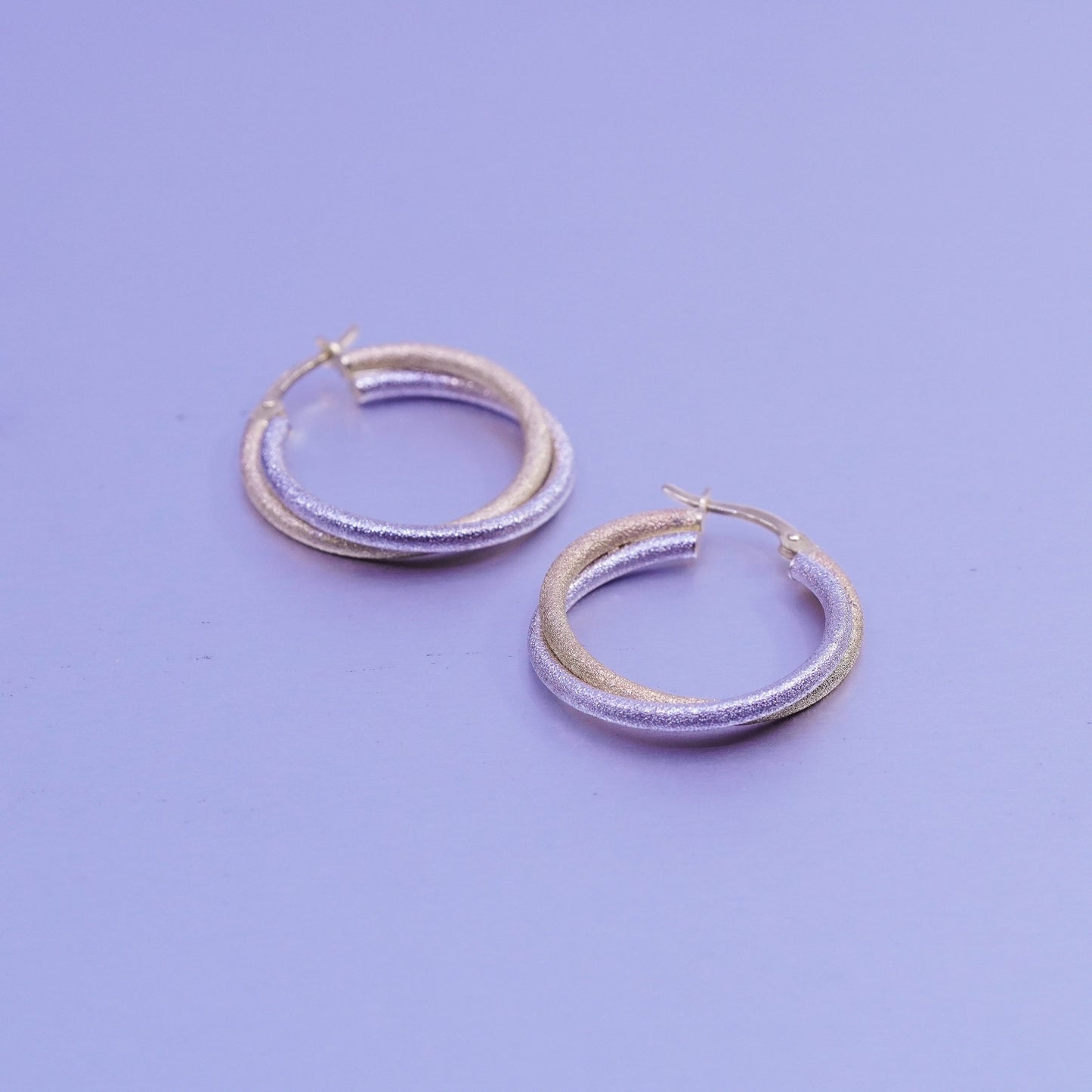 1” 3.3g, 14K 585 yellow gold white gold entwined matte hoops, huggie earrings