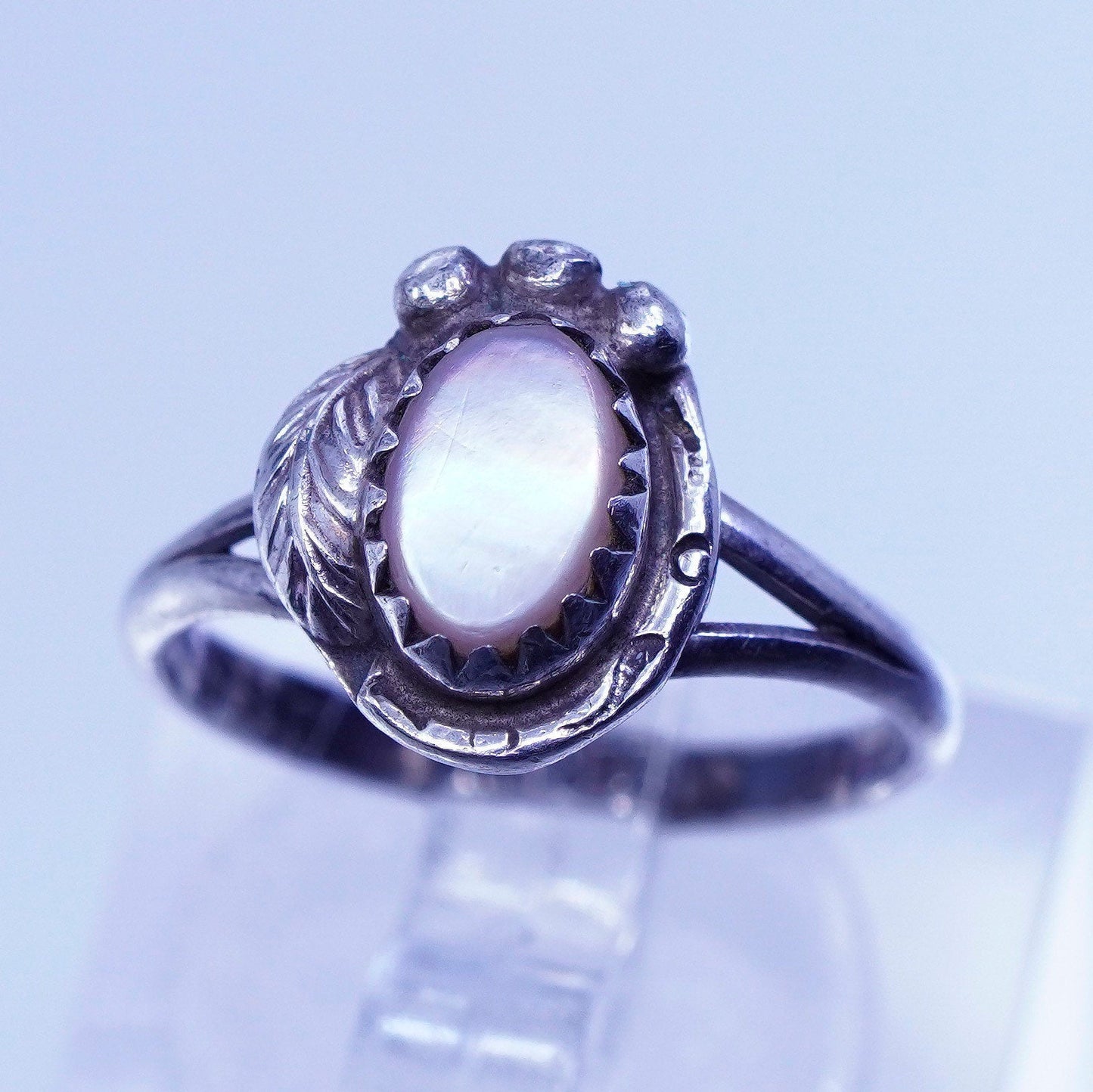 Size 4.75, Native American navajo Sterling 925 silver ring mother of pearl