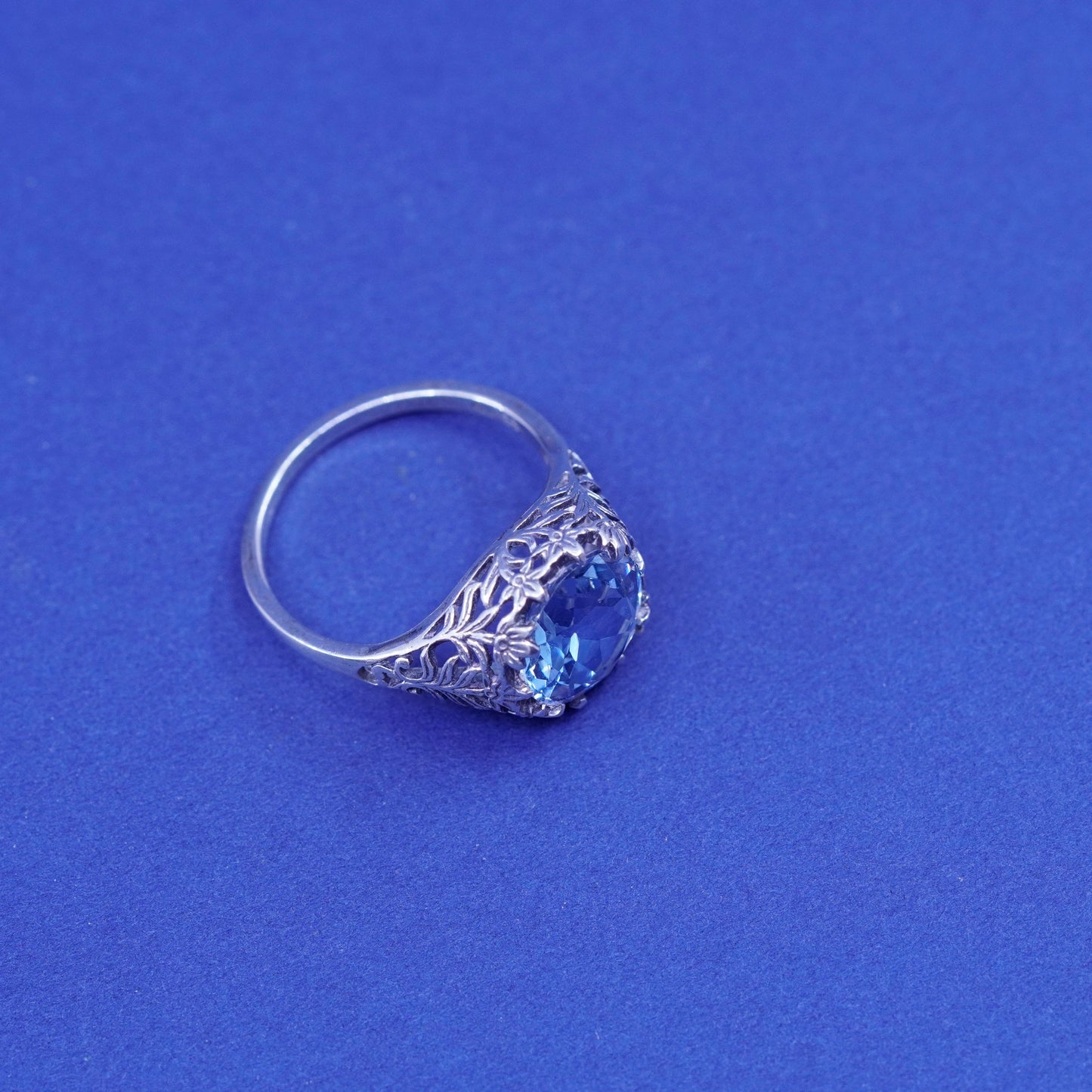Size 8, Sterling 925 silver handmade ring with topaz- an dandelion flower base