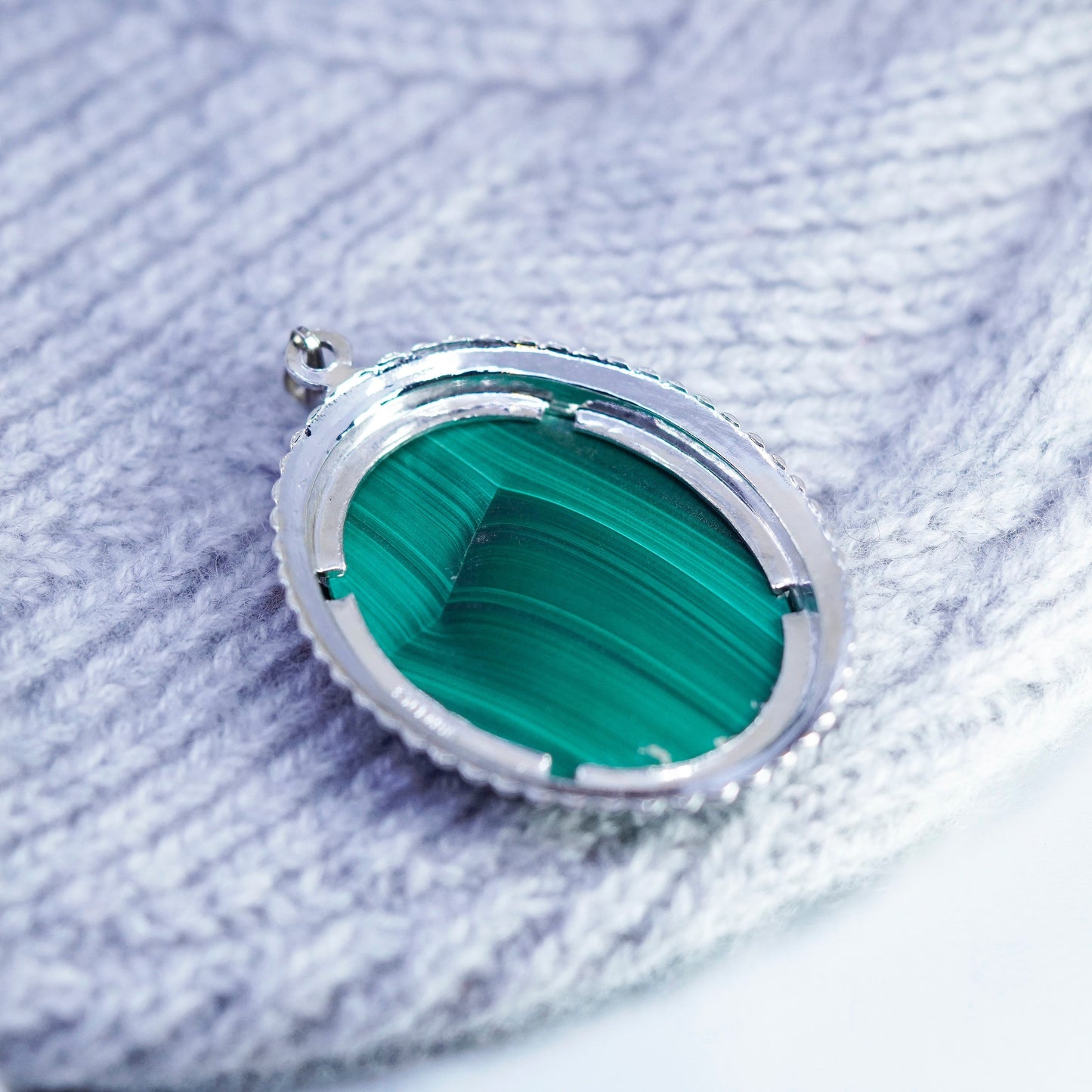 Vintage sterling 925 silver handmade oval pendant with malachite