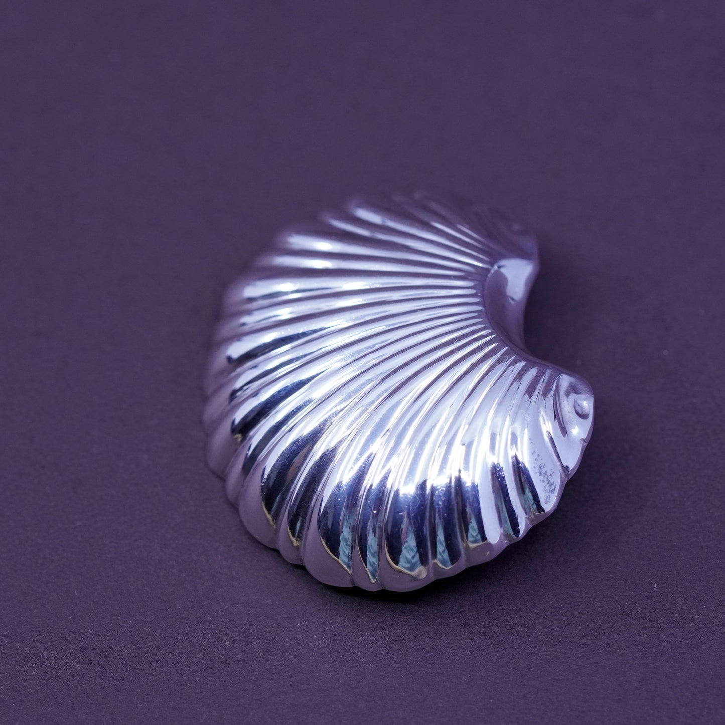 Vintage handmade sterling 925 silver ribbed shell brooch, pendant