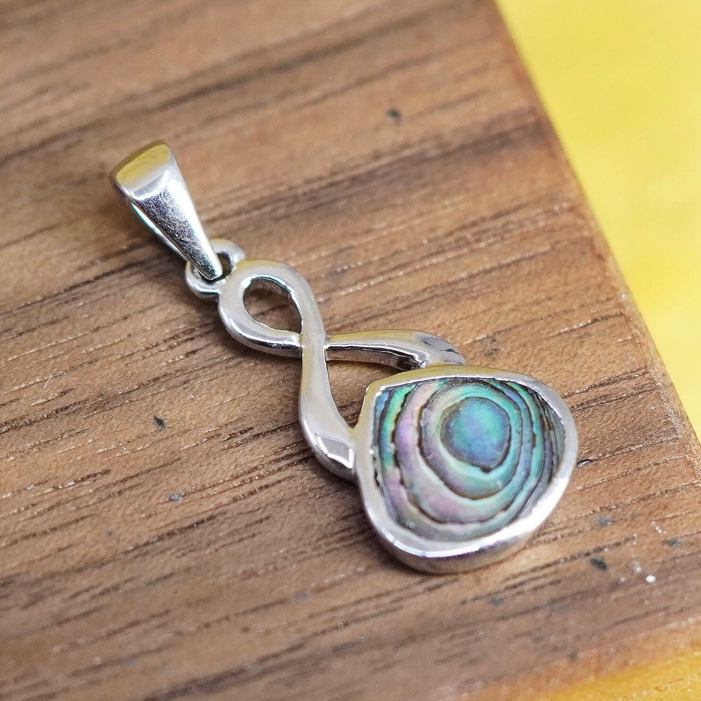 Vintage Sterling 925 silver handmade pendant with teardrop abalone