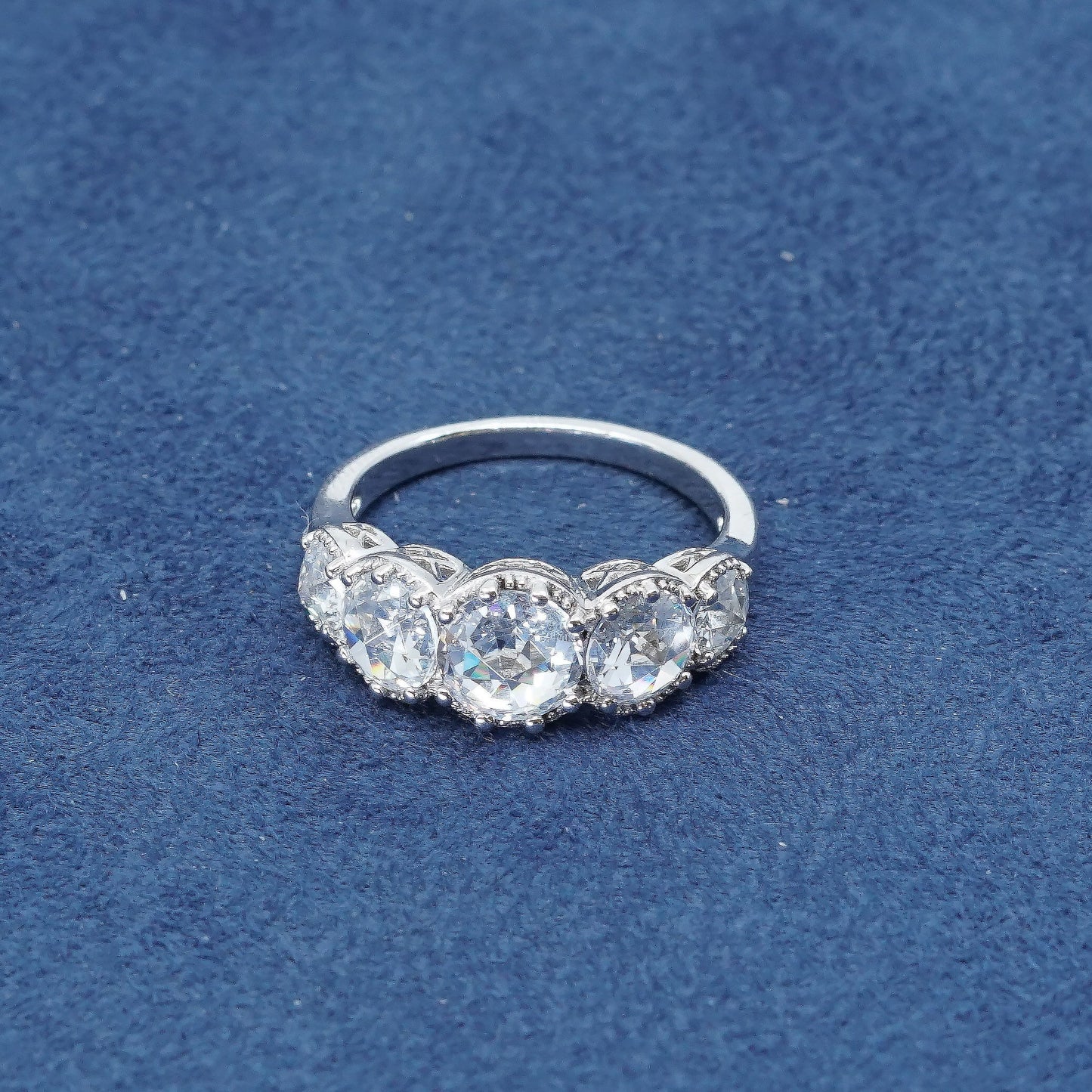 Size 8.5, vtg Sterling silver ring, 925 band w/ clear cz