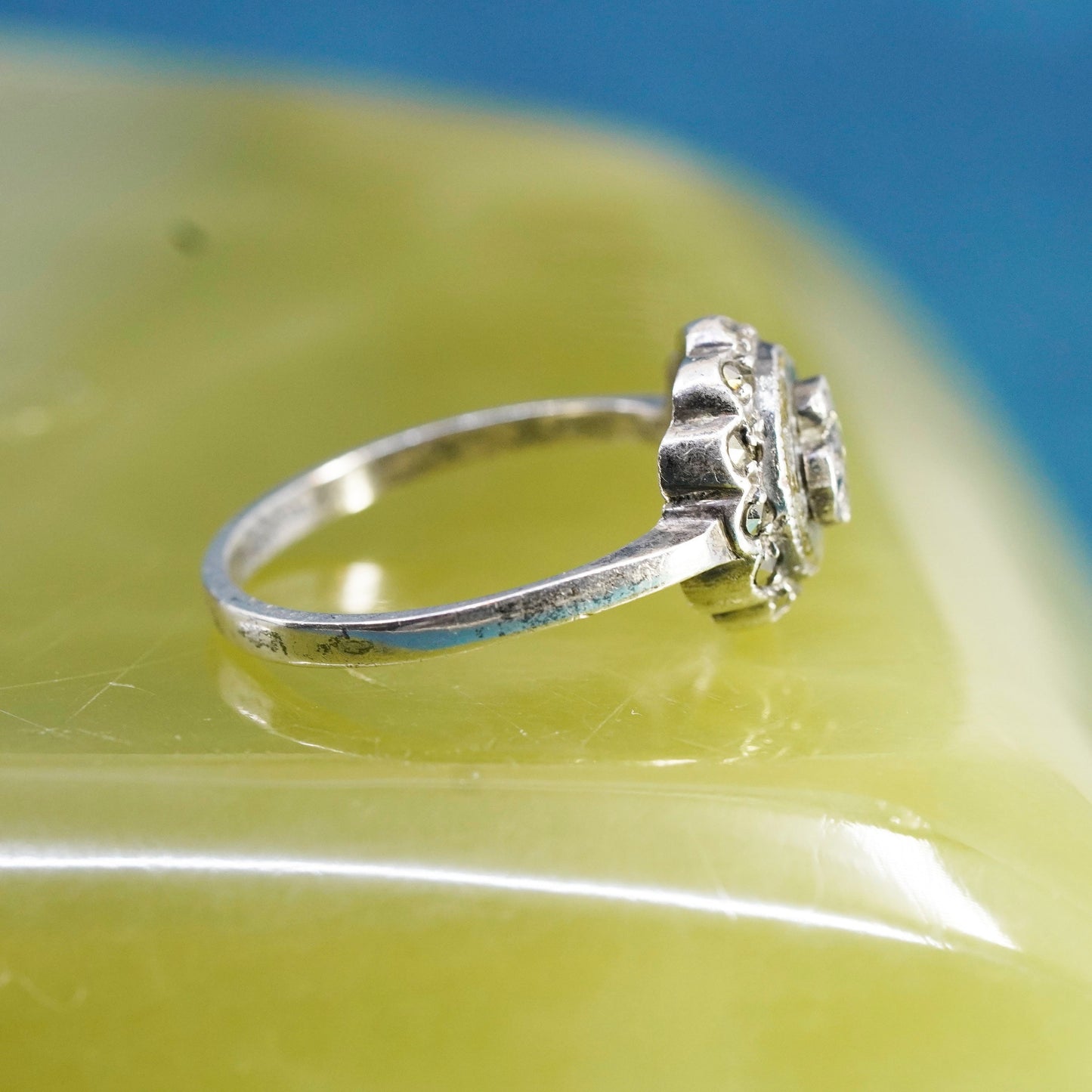 Size 8.25, VTG Sterling 925 silver clover ring with connemara marble marcasite