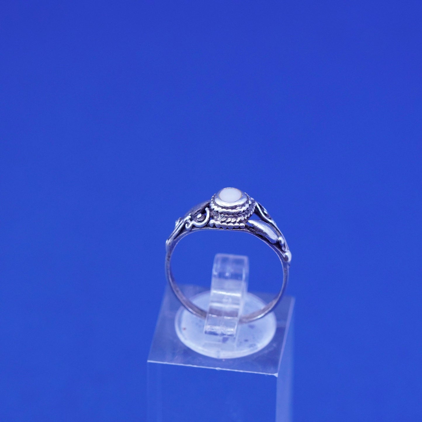 Size 7, vintage sterling 925 silver handmade ring with mother of pearl