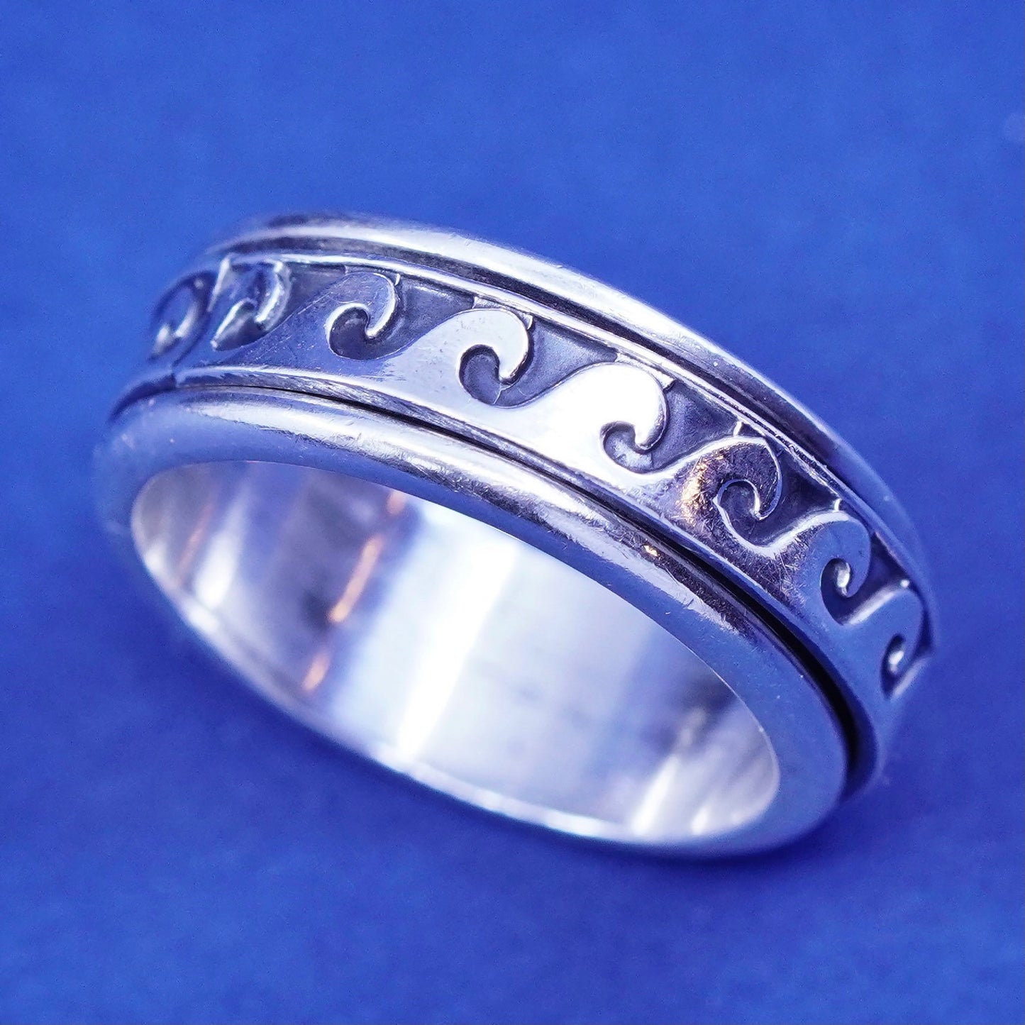 Size 8.5, vintage sterling silver men’s band, 925 wave spinner ring