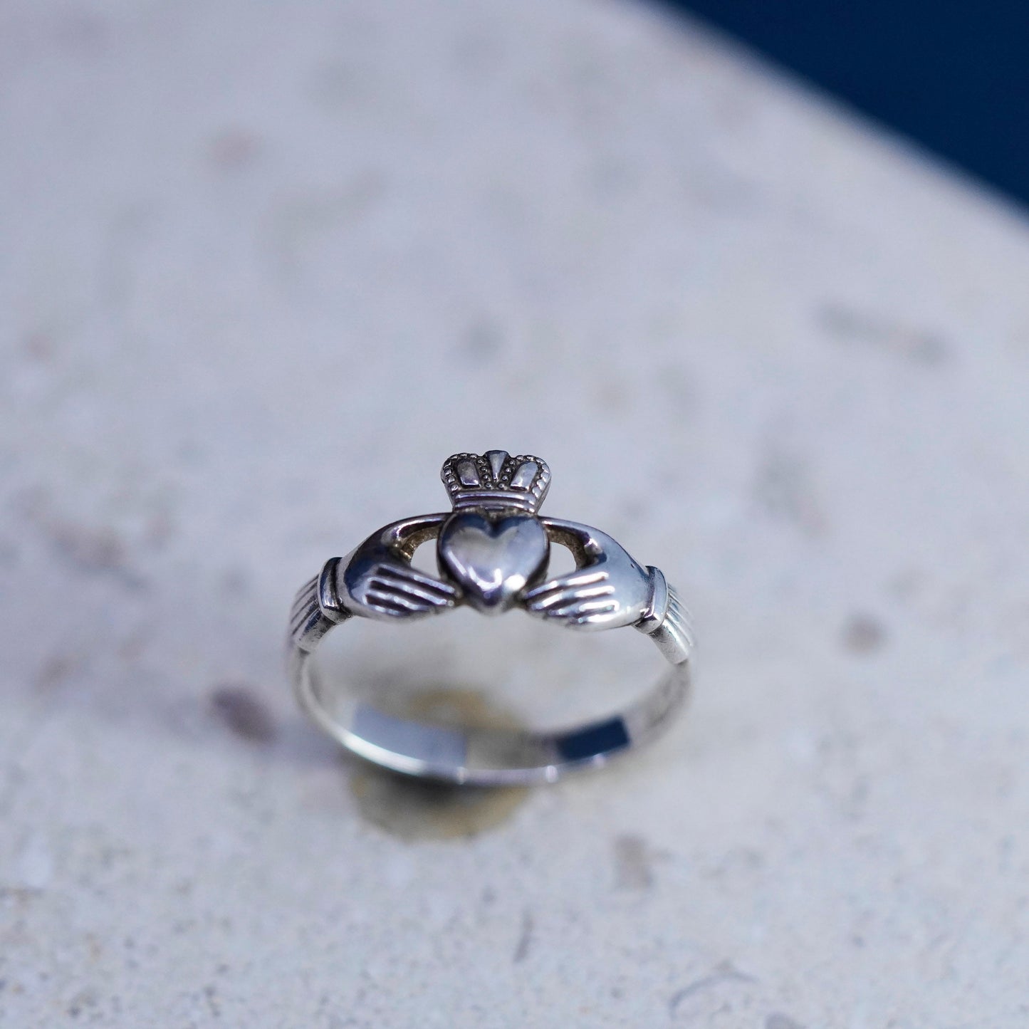 Size 6.5, Vintage Solvar sterling silver claddagh ring, holding heart 925 band