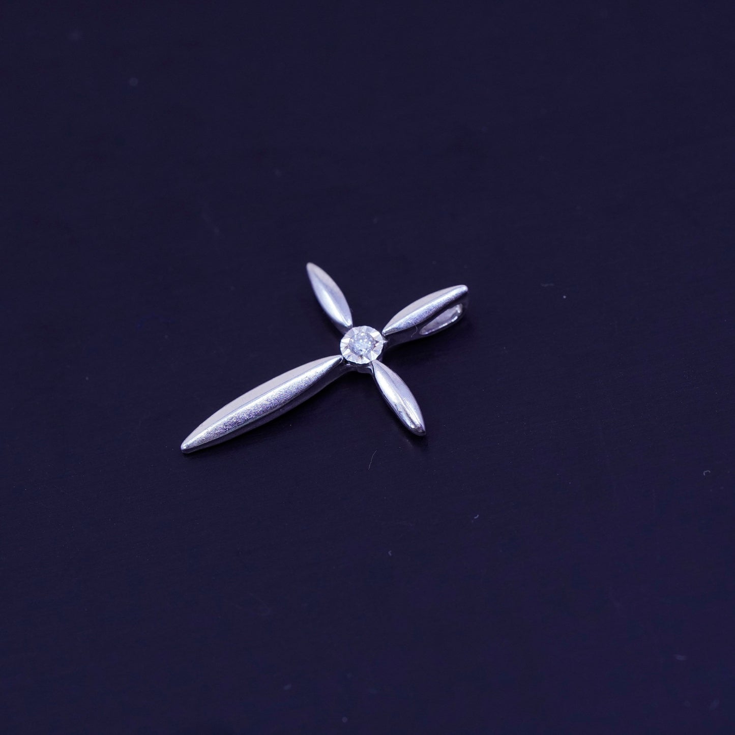 Vintage sterling 925 silver pendant, cross with diamond