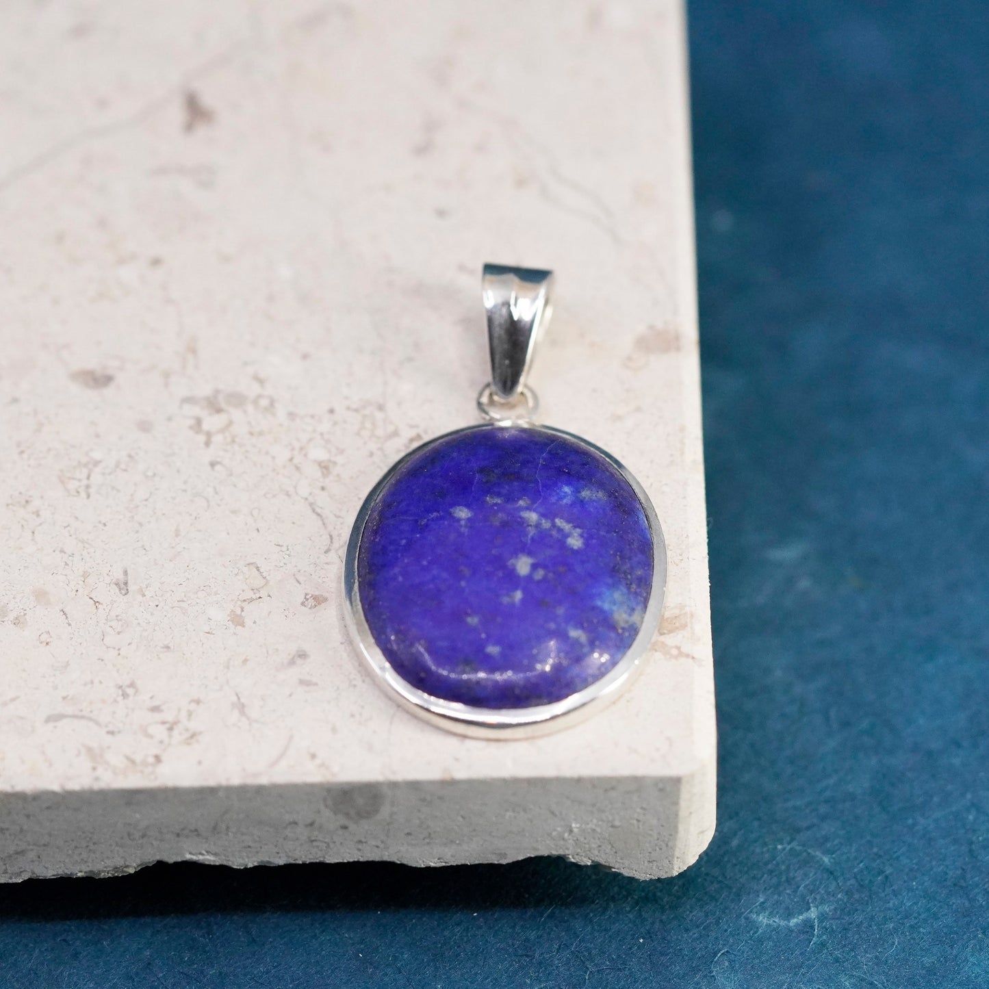 Vintage sterling 925 silver handmade pendant with oval lapis lazuli