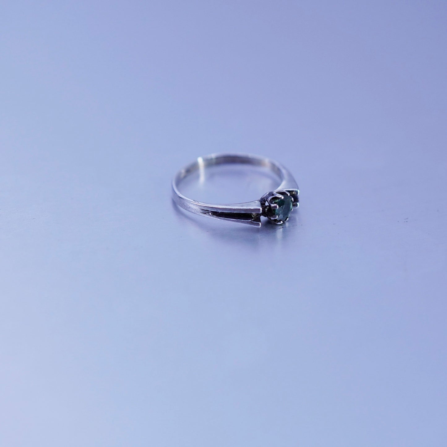 Size 6.5, vintage Sterling 925 silver handmade wrap ring with peridot