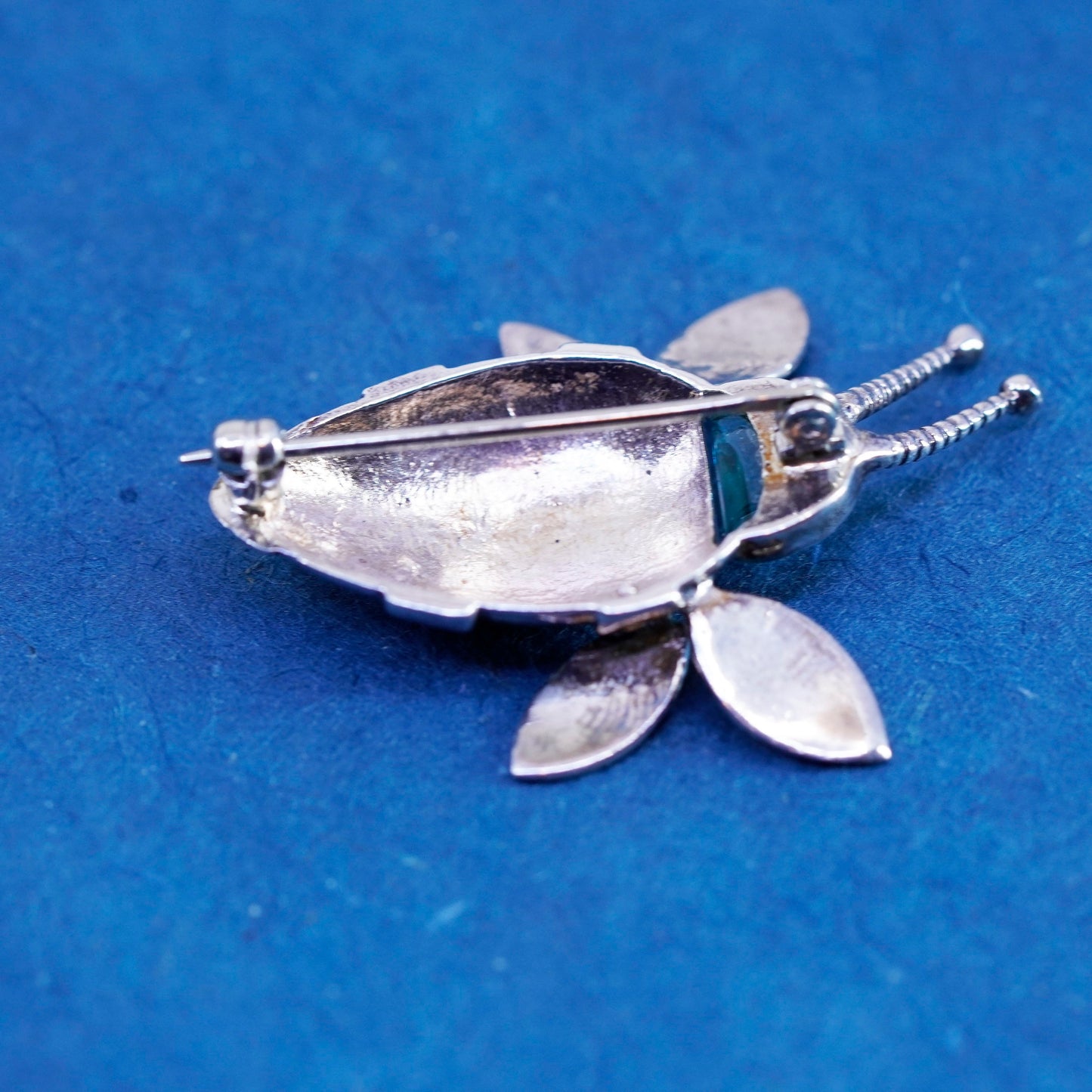 Vintage handmade sterling 925 silver bee brooch pendant with peridot