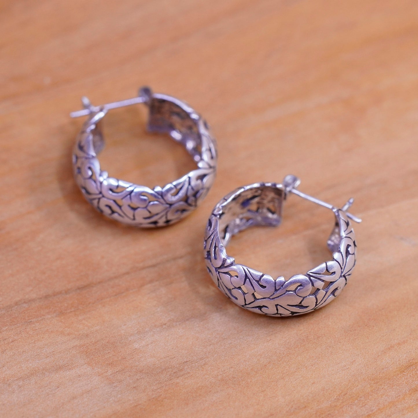 0.75”, vintage Jezlaine Sterling silver filigree hoop earrings, 925 huggie