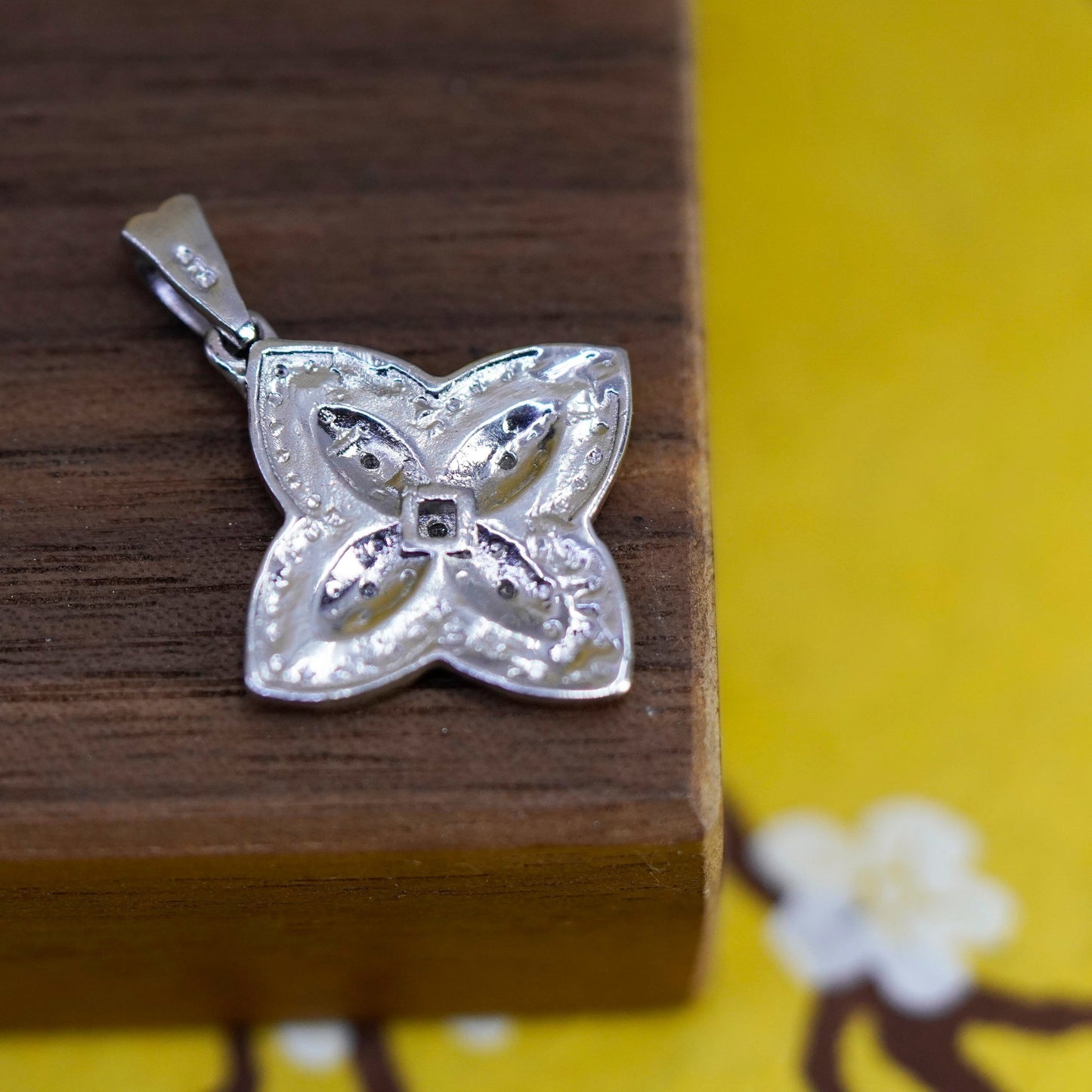 Vintage sterling silver pendant, 925 lucky clover with genuine diamond