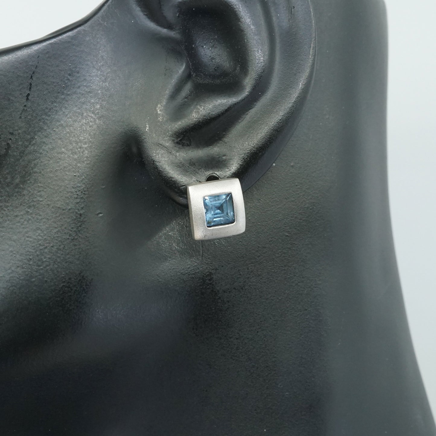 vtg Nou Li Sterling silver handmade earrings, 925 studs w/ square Sapphire