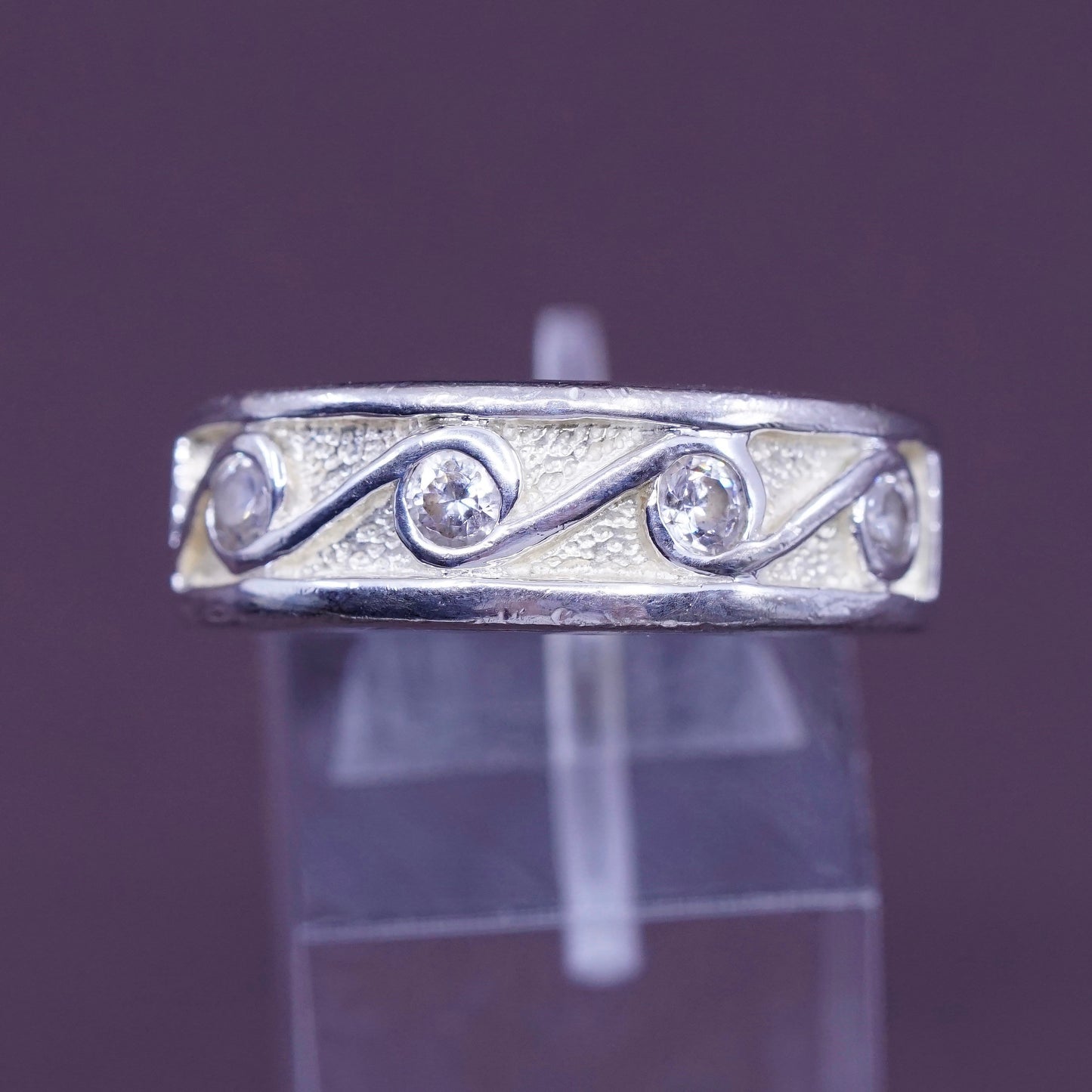 Size 9, vtg handmade Sterling 925 silver ring with round cz and swirl embossed