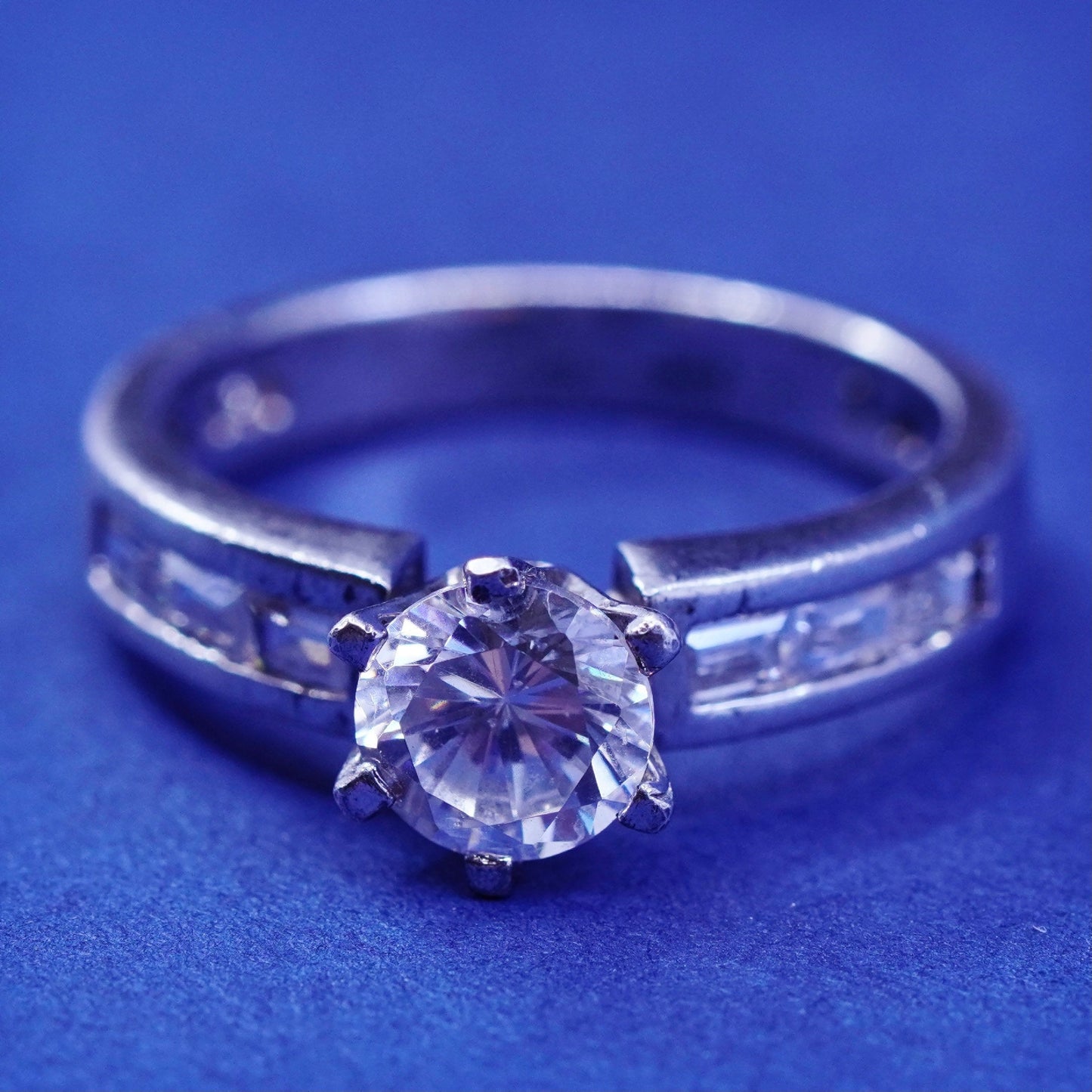 Size 7.5, vintage Sterling 925 silver engagement ring with cz