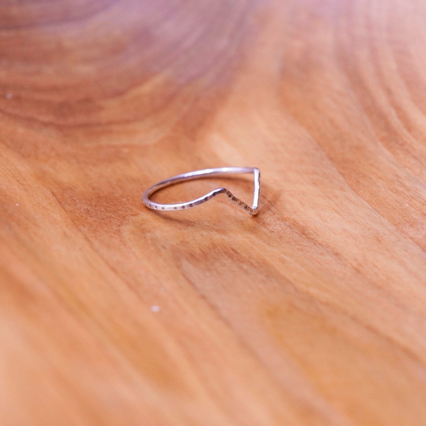 Size 6.75, vtg Sterling silver handmade ring, 925 thin V shaped band, stackable