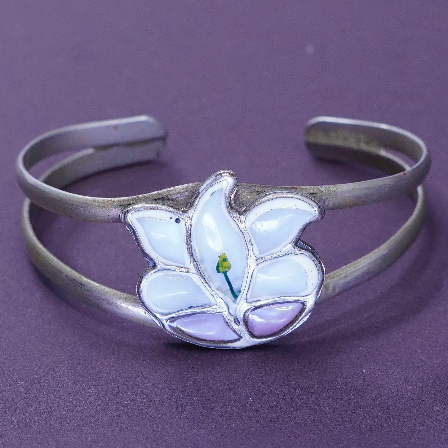 5.5”, vtg mexico alpaca silver handmade bracelet with mother of pearl flower