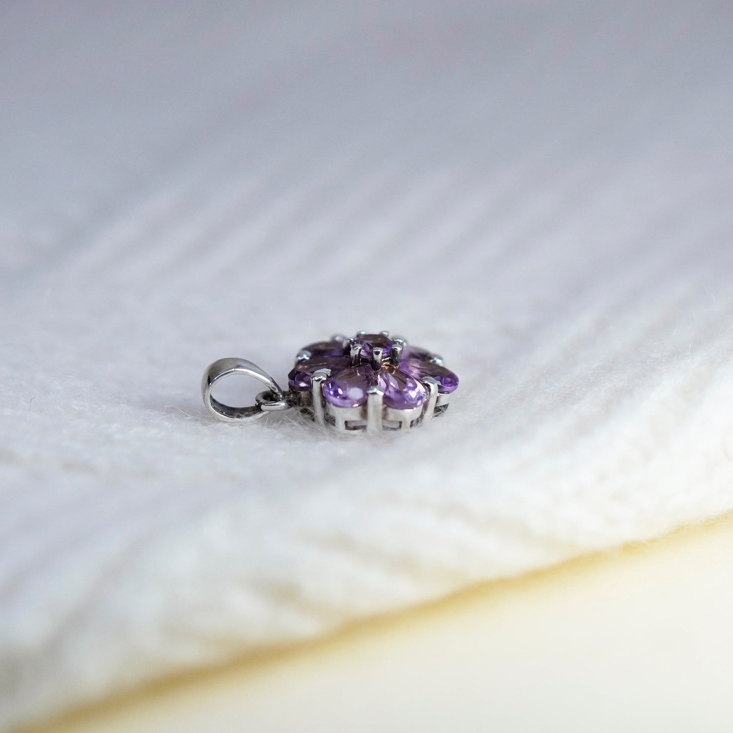 Vintage Sterling 925 silver handmade flower pendant with amethyst