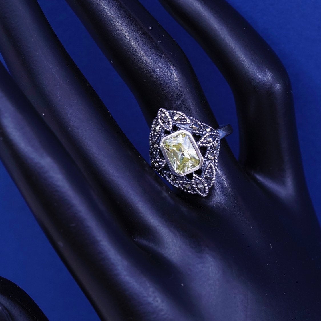 sz 6.25, vtg Sterling silver handmade ring, 925 band w/ peridot N marcasite