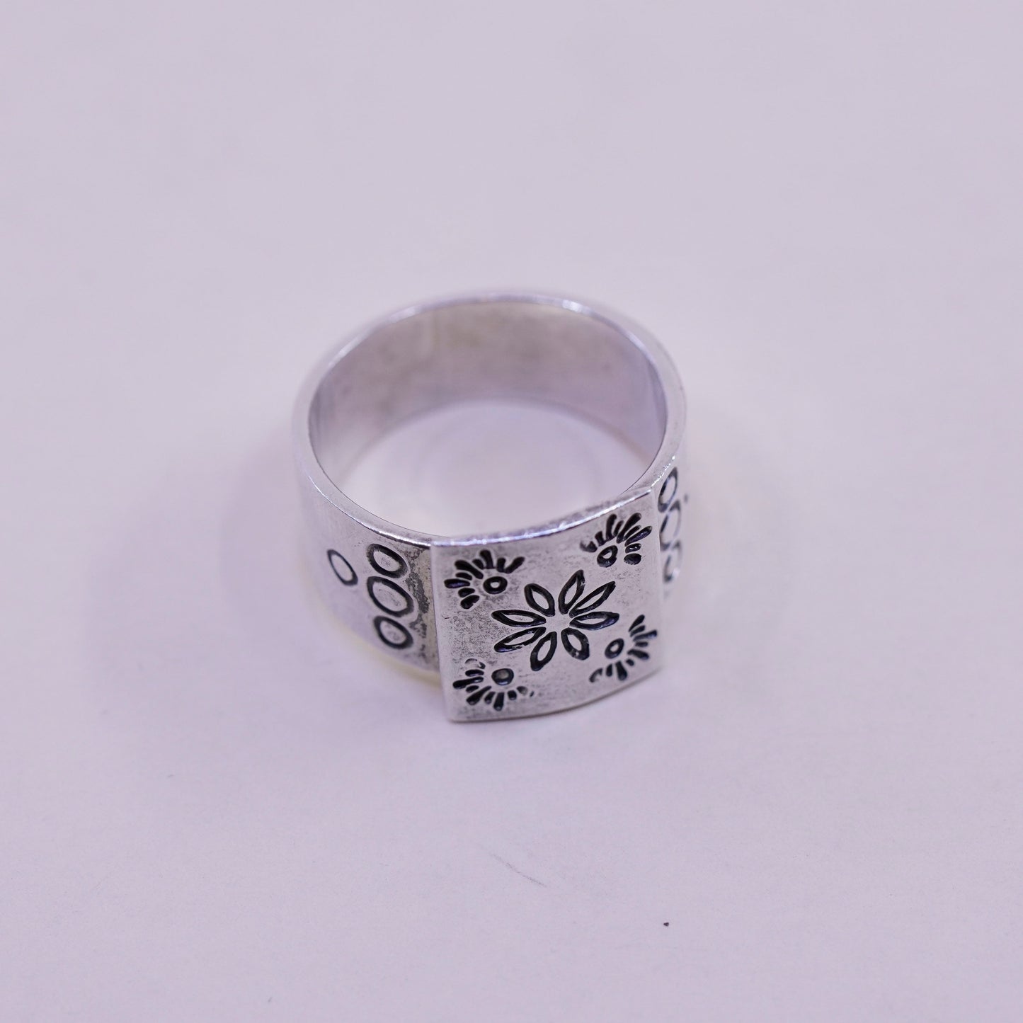 Size 7.75, vintage Sterling 925 silver handmade ring with flower embossed