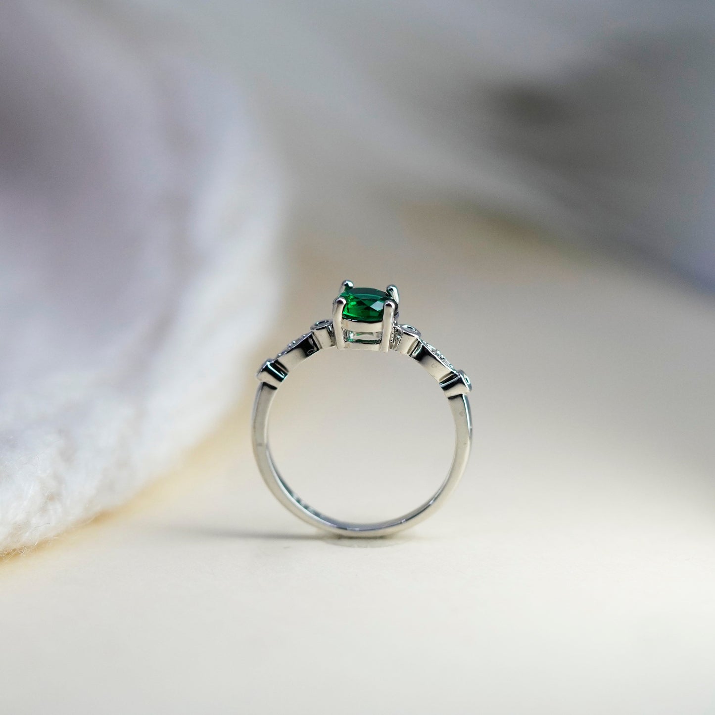 Size 7, Vintage sterling 925 silver handmade ring with peridot