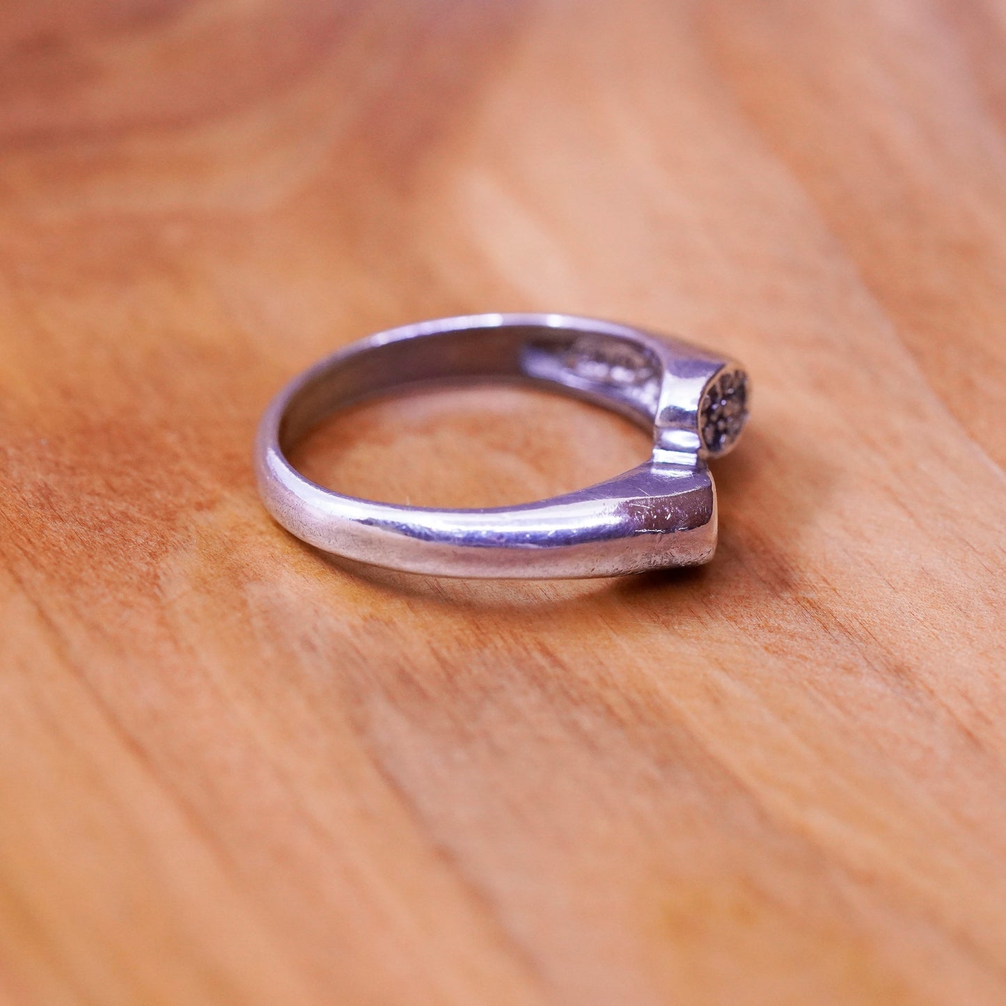 Size 7.25, vintage sterling 925 silver ring with genuine diamond inlay