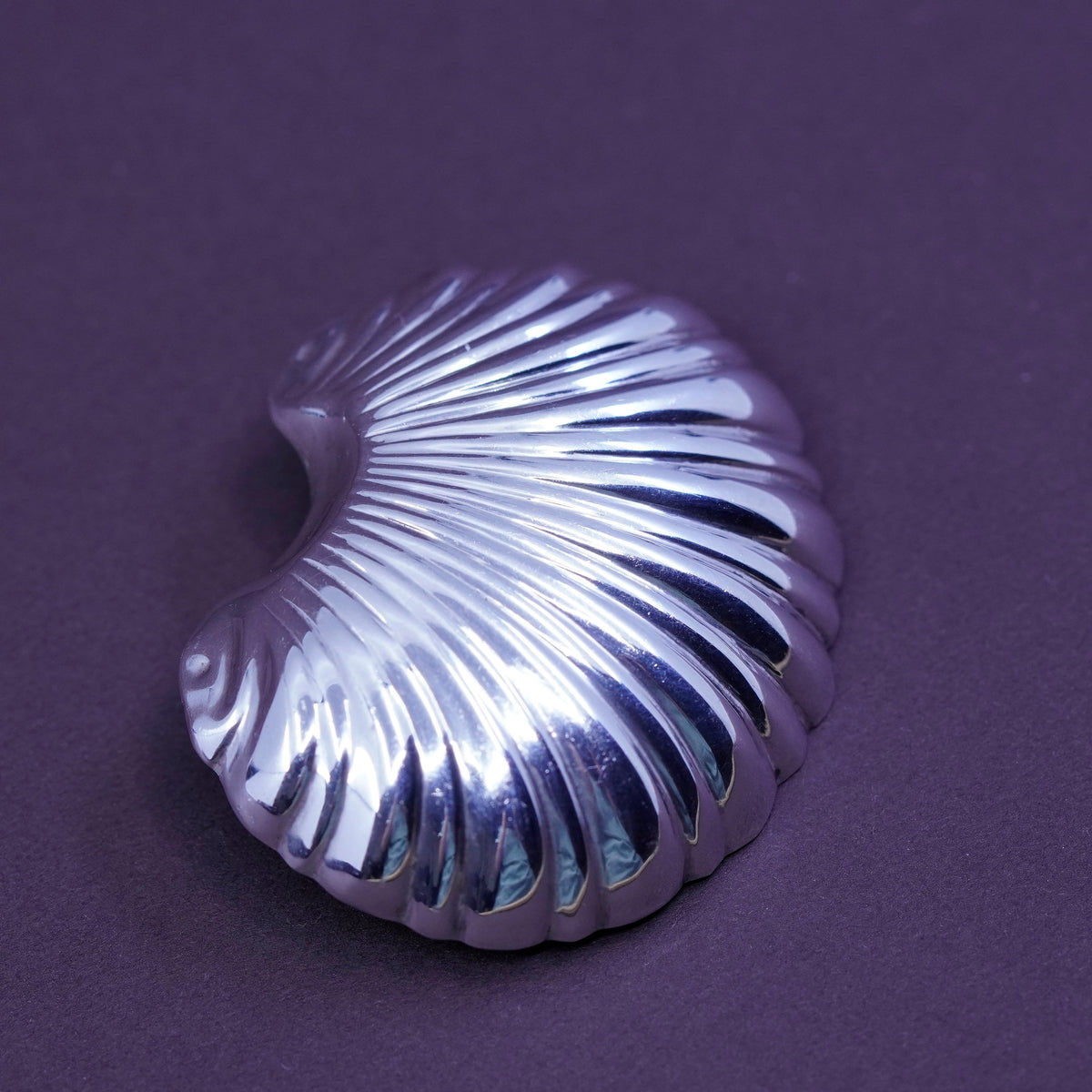 Vintage handmade sterling 925 silver ribbed shell brooch, pendant