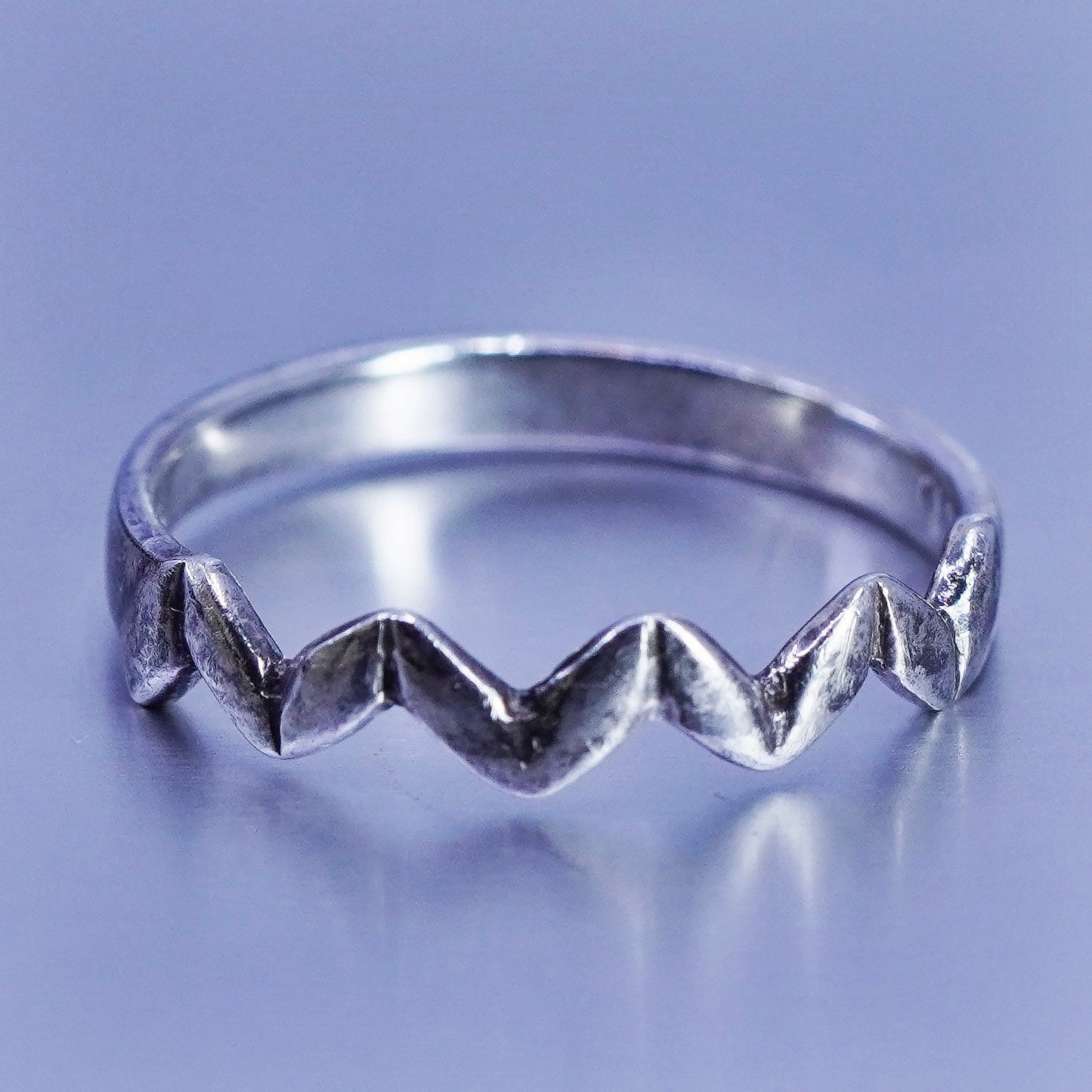 Size 9, vintage southwestern Sterling 925 silver ring, stackable wavy band
