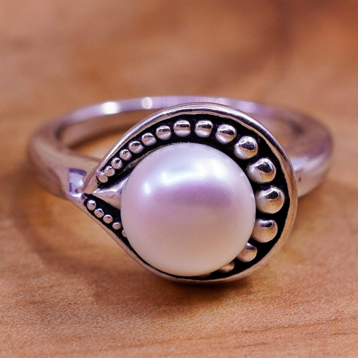 Size 8.25, vintage Sterling 925 silver handmade ring w/ freshwater pearl beads