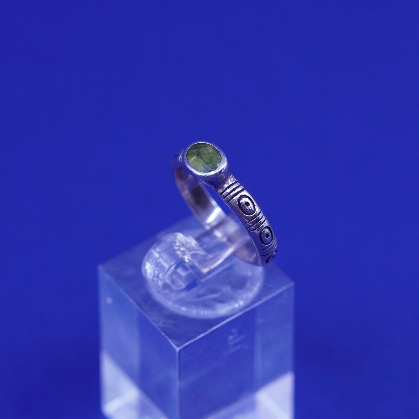 Size 6, vintage Sterling silver handmade ring, 925 stackable band with peridot