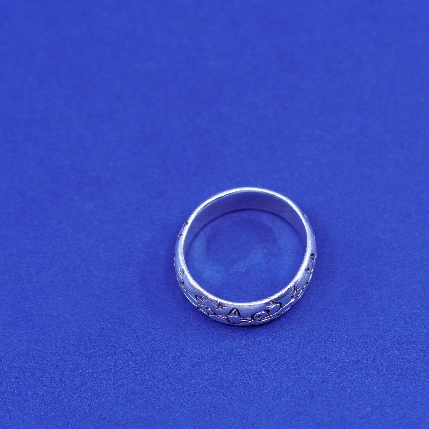Size 9, vintage sterling silver handmade ring, 925 wide band embossed lizard