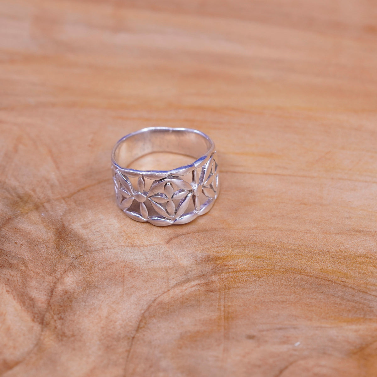 Size 8, Vintage Sterling silver handmade ring, 925 band with filigree flower