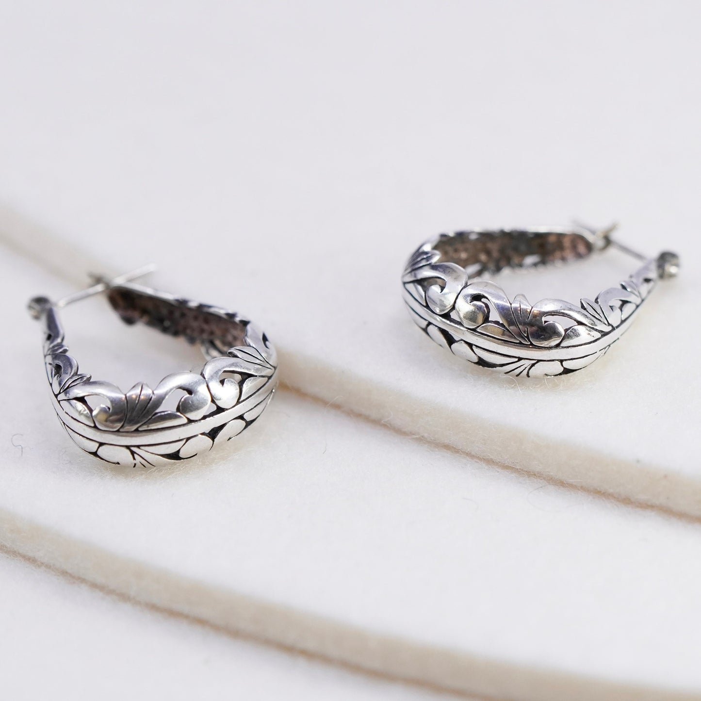 0.75”, vintage Jezlaine Sterling silver filigree hoop earrings, 925 huggie