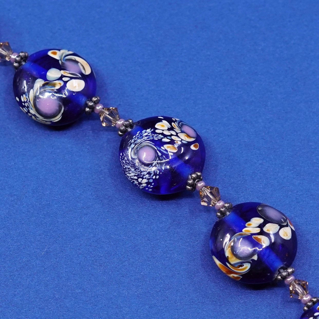 6.5", vtg handmade brass bracelet, brass toggle closure w/ flower glass beads
