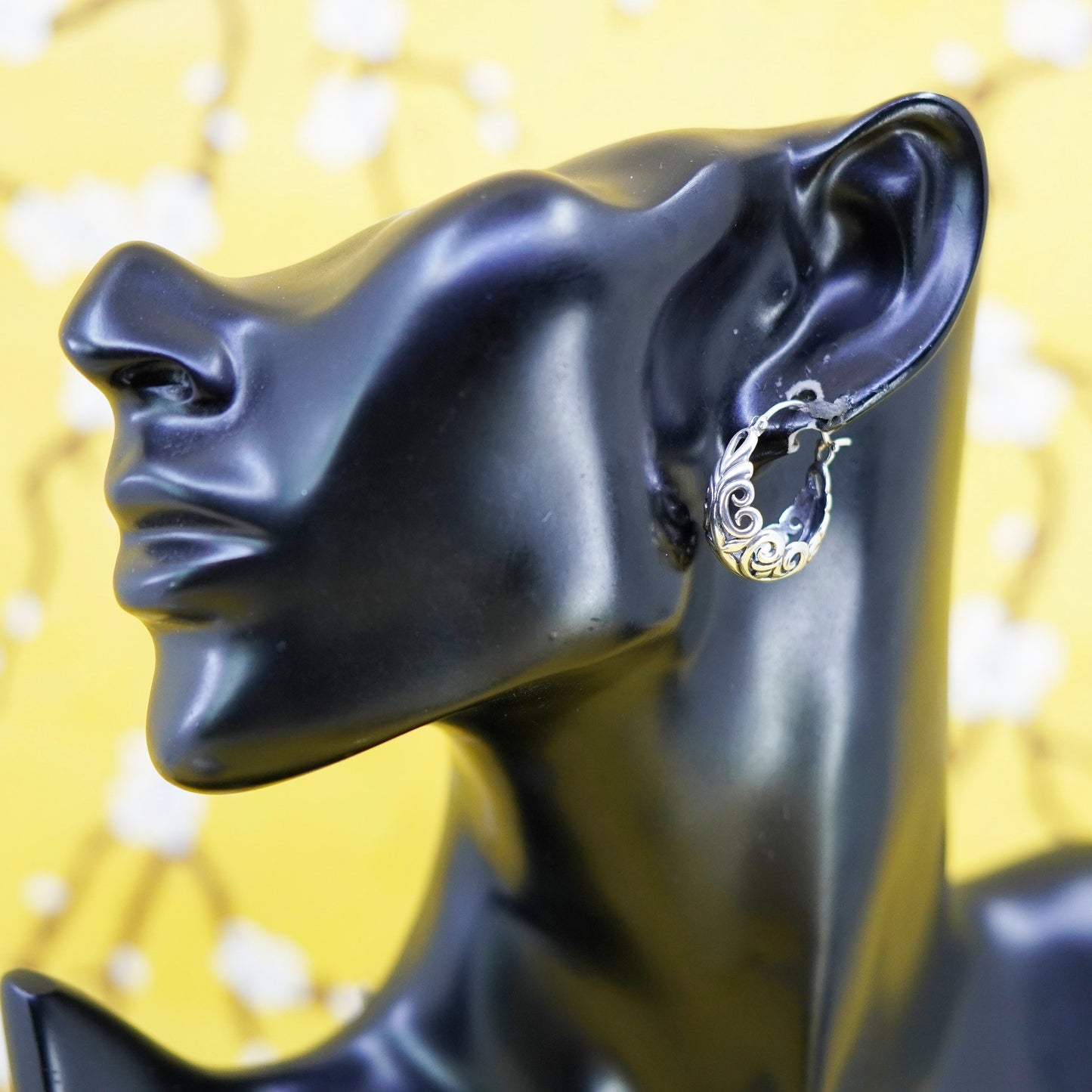RARE Silpada 925 Sterling Silver Filigree Open Hoop Huggie Post Earrings P1126