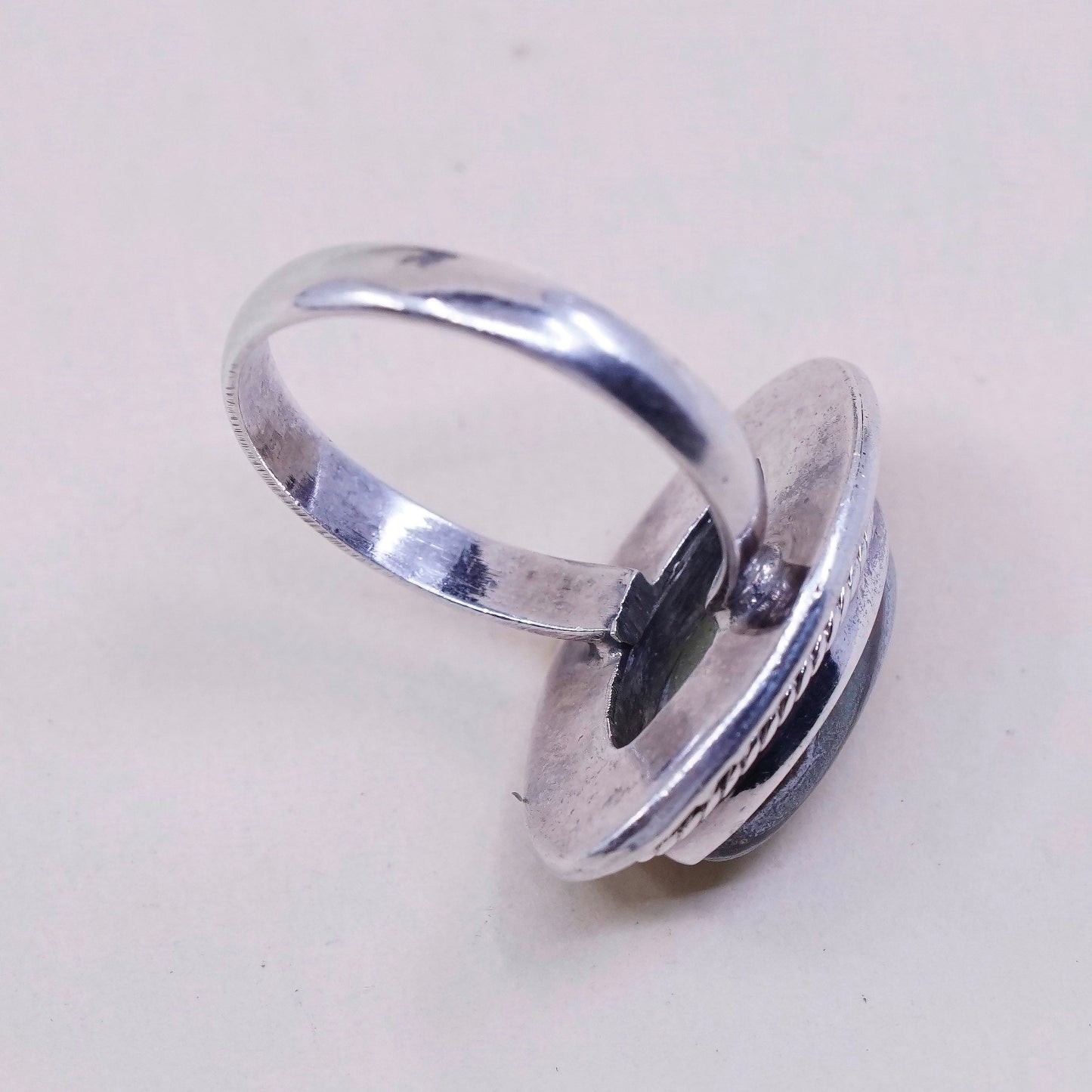 Size 7.5, vtg Southwestern sterling 925 silver handmade ring w/ agate N beads