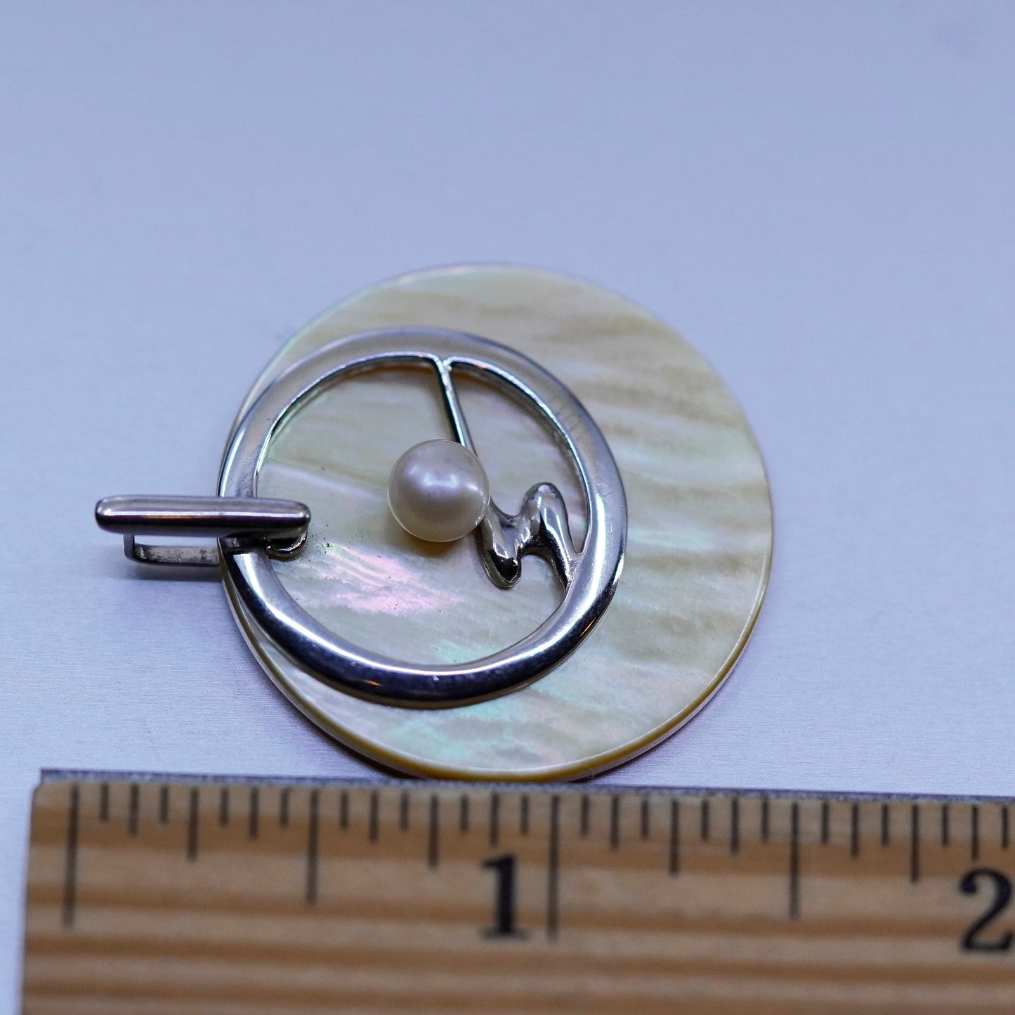 Vintage sterling 925 silver pendant with round golden mother of pearl and pearl