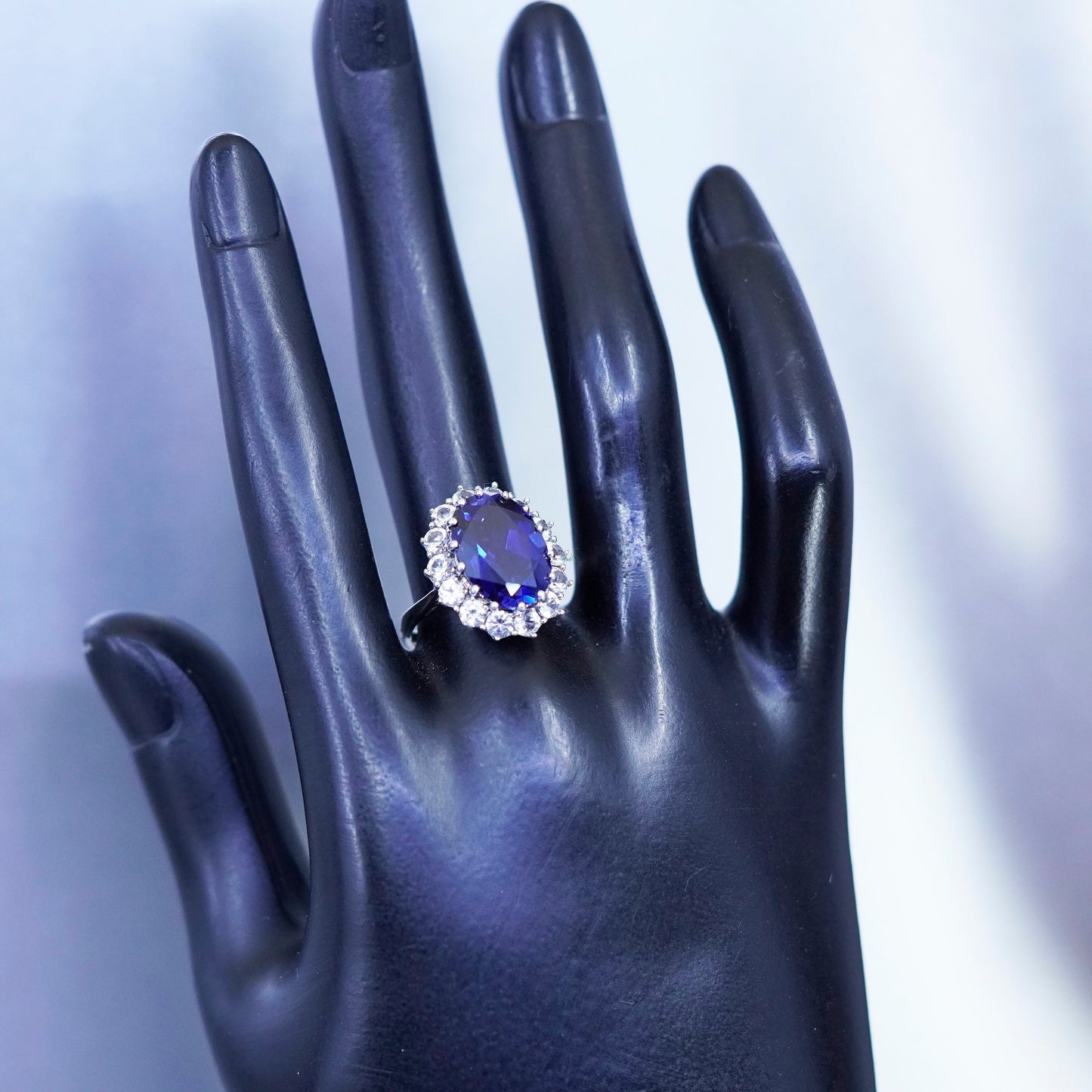 Size 7, vintage Sterling 925 silver handmade ring with sapphire and cz around