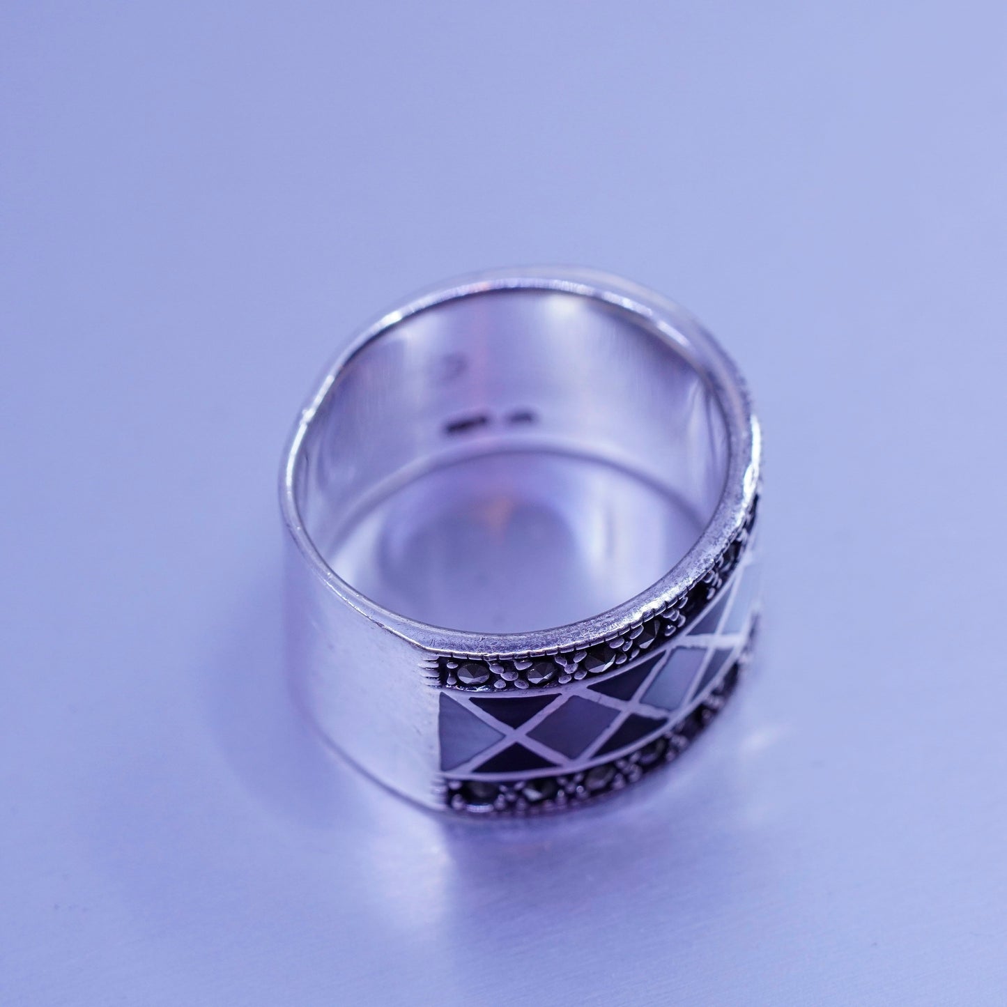 Size 7.75, vtg Sterling 925 silver handmade band ring mother of pearl obsidian