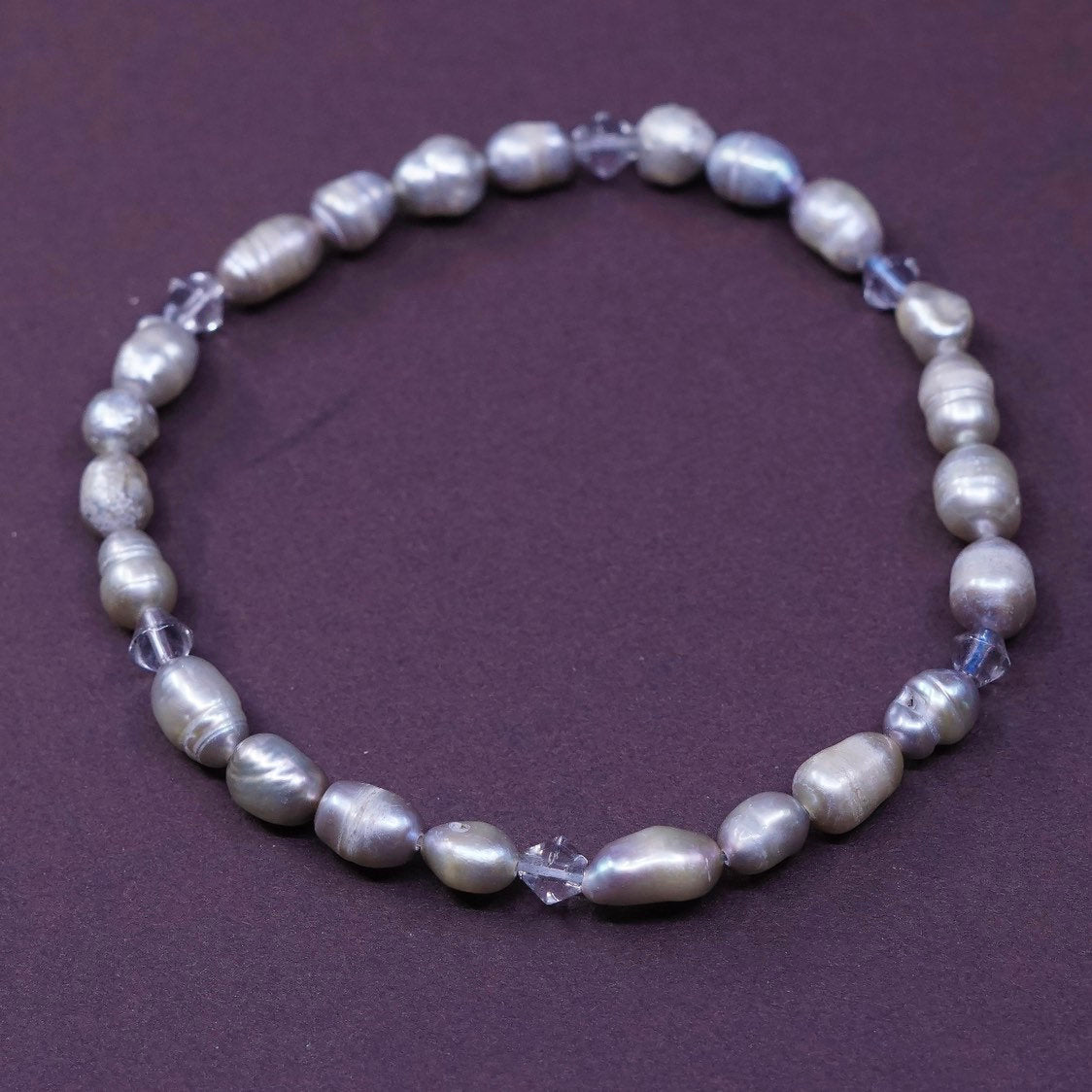 6.5”, vtg handmade bracelet, elastic band w/ freshwater gray pearl