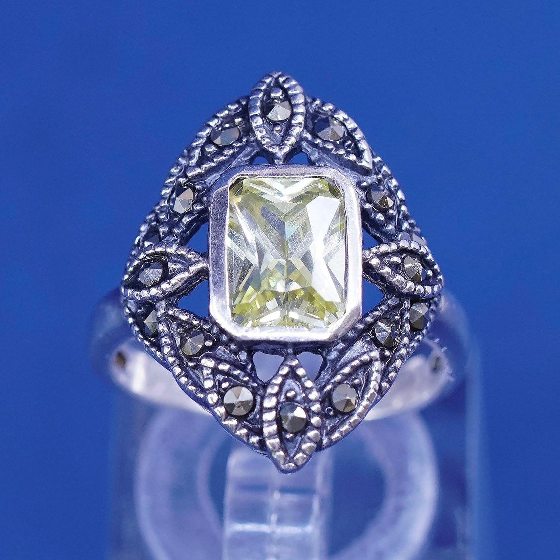 sz 6.25, vtg Sterling silver handmade ring, 925 band w/ peridot N marcasite