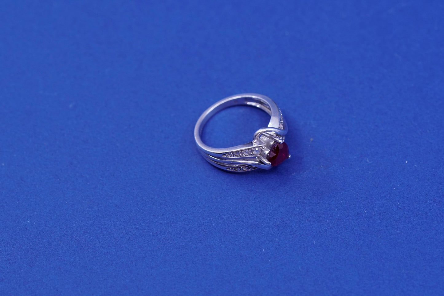 Size 7, vintage Sterling 925 silver handmade ring with heart Ruby and diamond