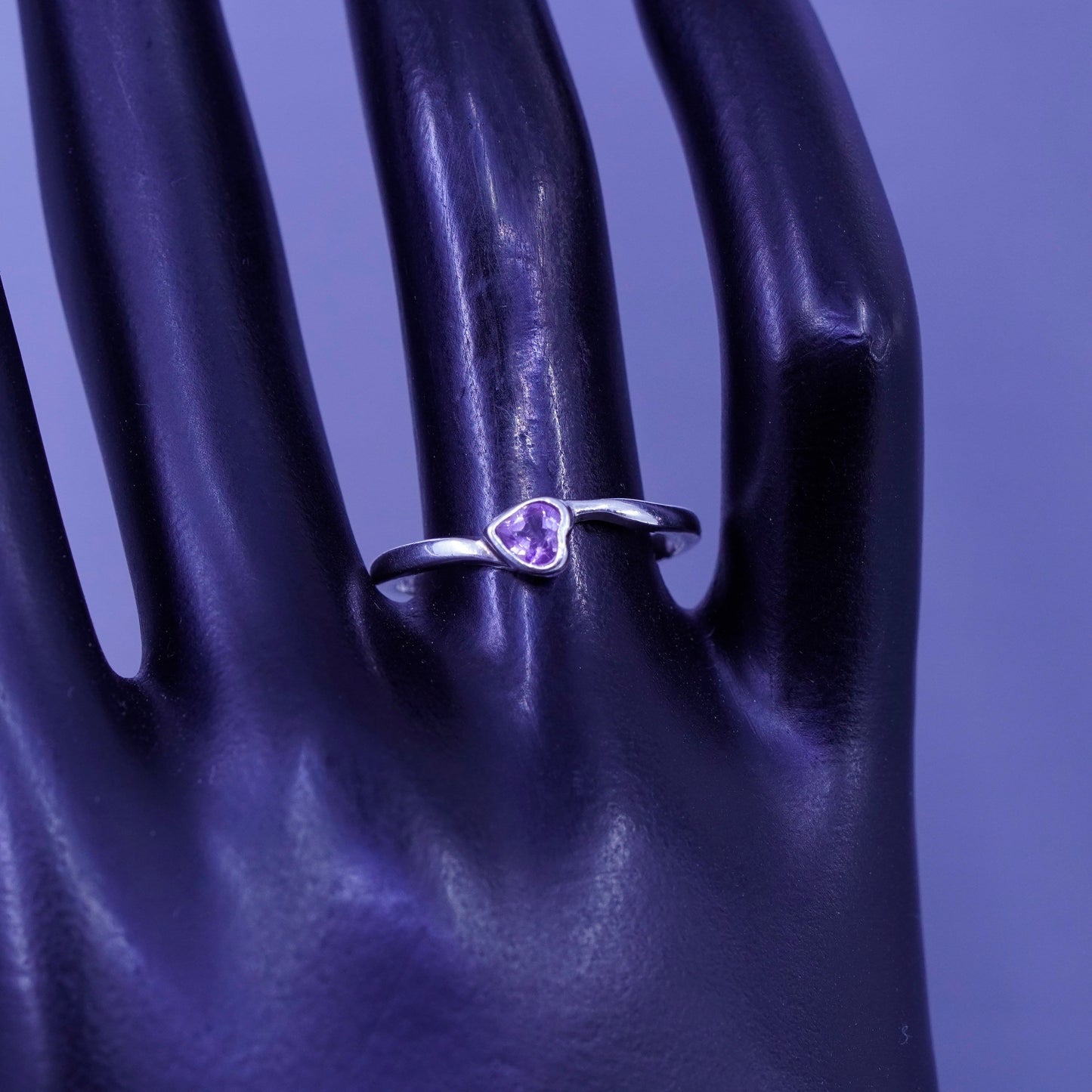 Size 8.25, vintage southwestern Sterling 925 silver ring, heart amethyst band