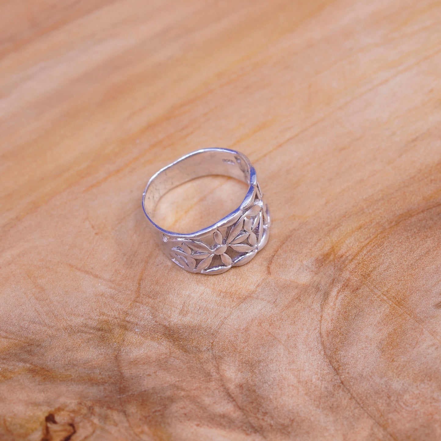 Size 8, Vintage Sterling silver handmade ring, 925 band with filigree flower