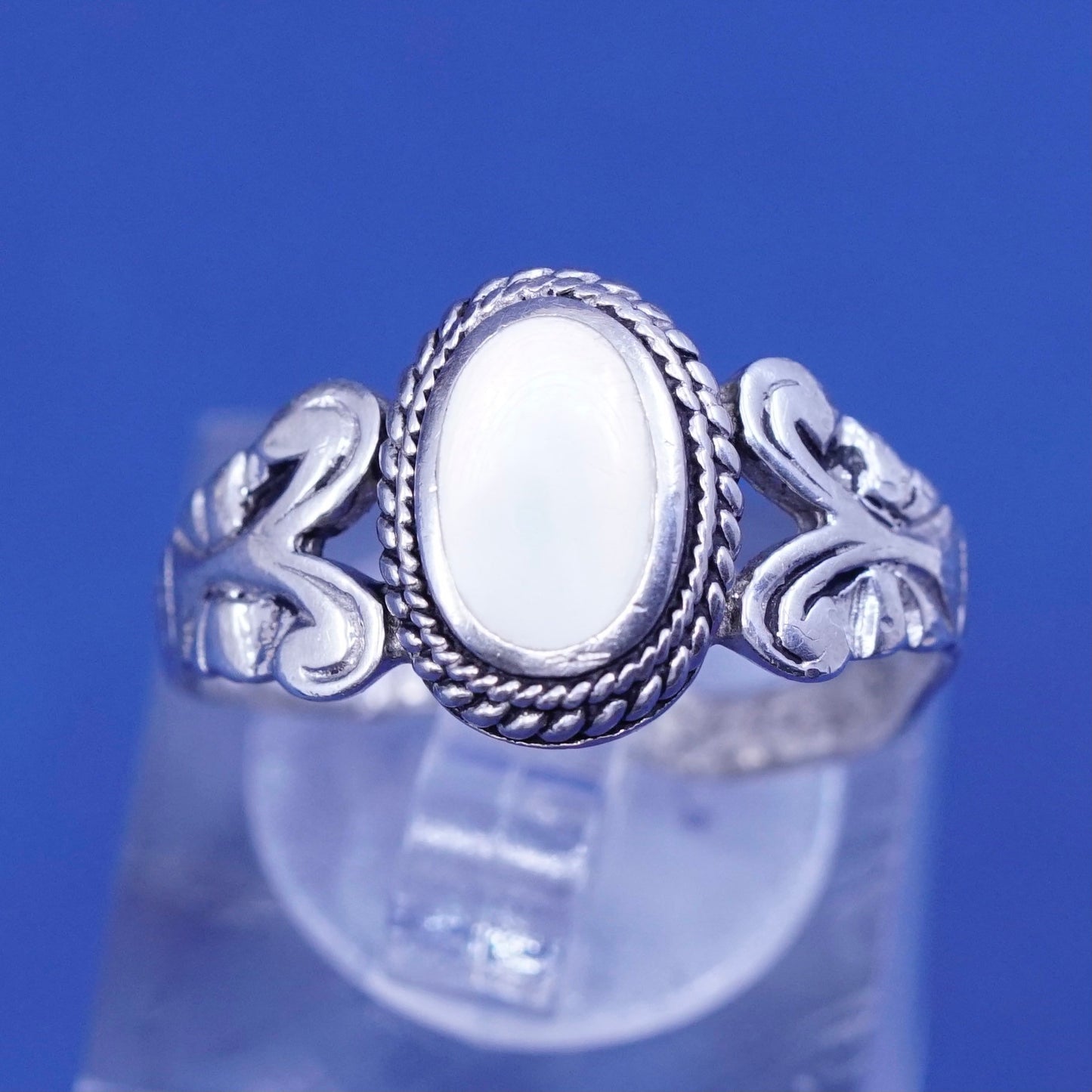 Size 7.5, vintage sterling 925 silver handmade ring with mother of pearl